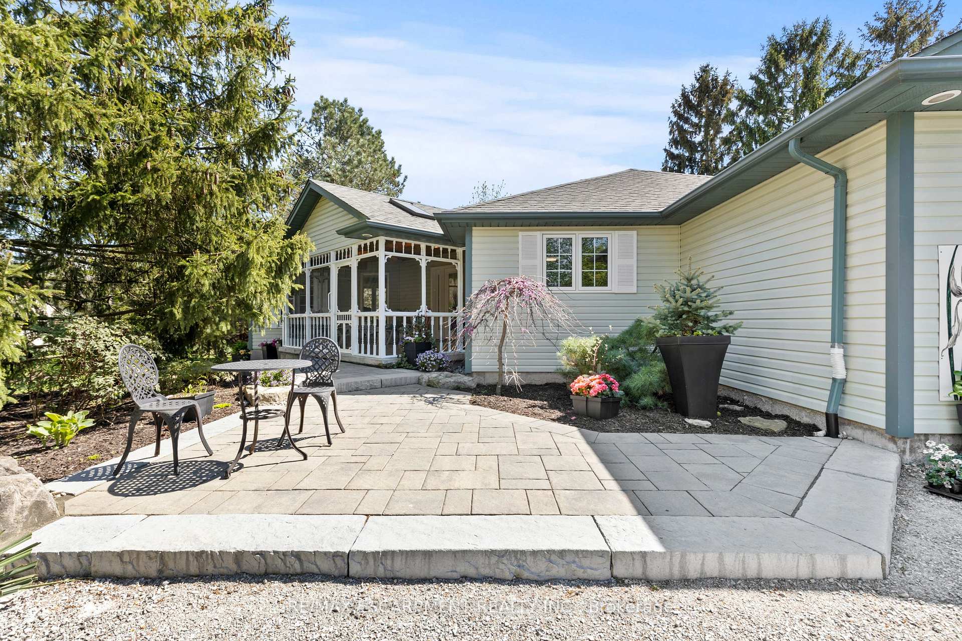 Photo 2 of 4160 Stanley Street, Lincoln, Lincoln-Jordan/Vineland — HOMEH