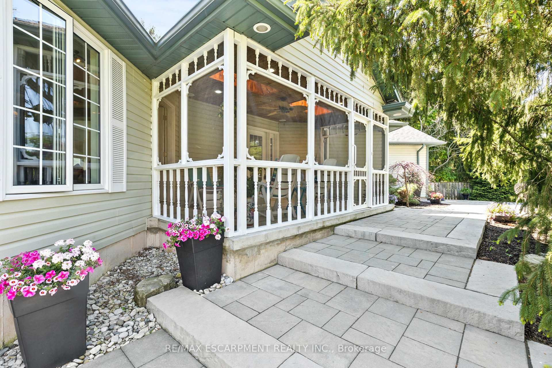 Photo 13 of 4160 Stanley Street, Lincoln, Lincoln-Jordan/Vineland — HOMEH