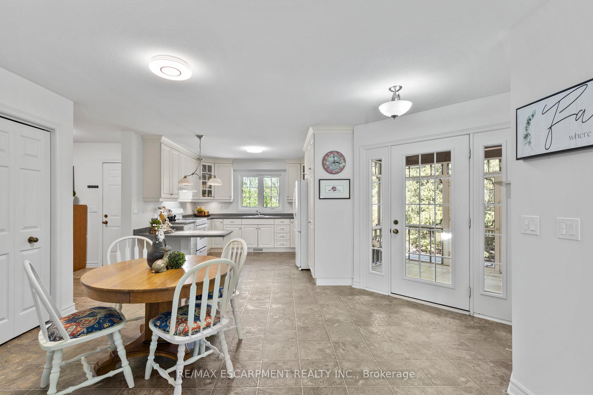 Photo 11 of 4160 Stanley Street, Lincoln, Lincoln-Jordan/Vineland — HOMEH