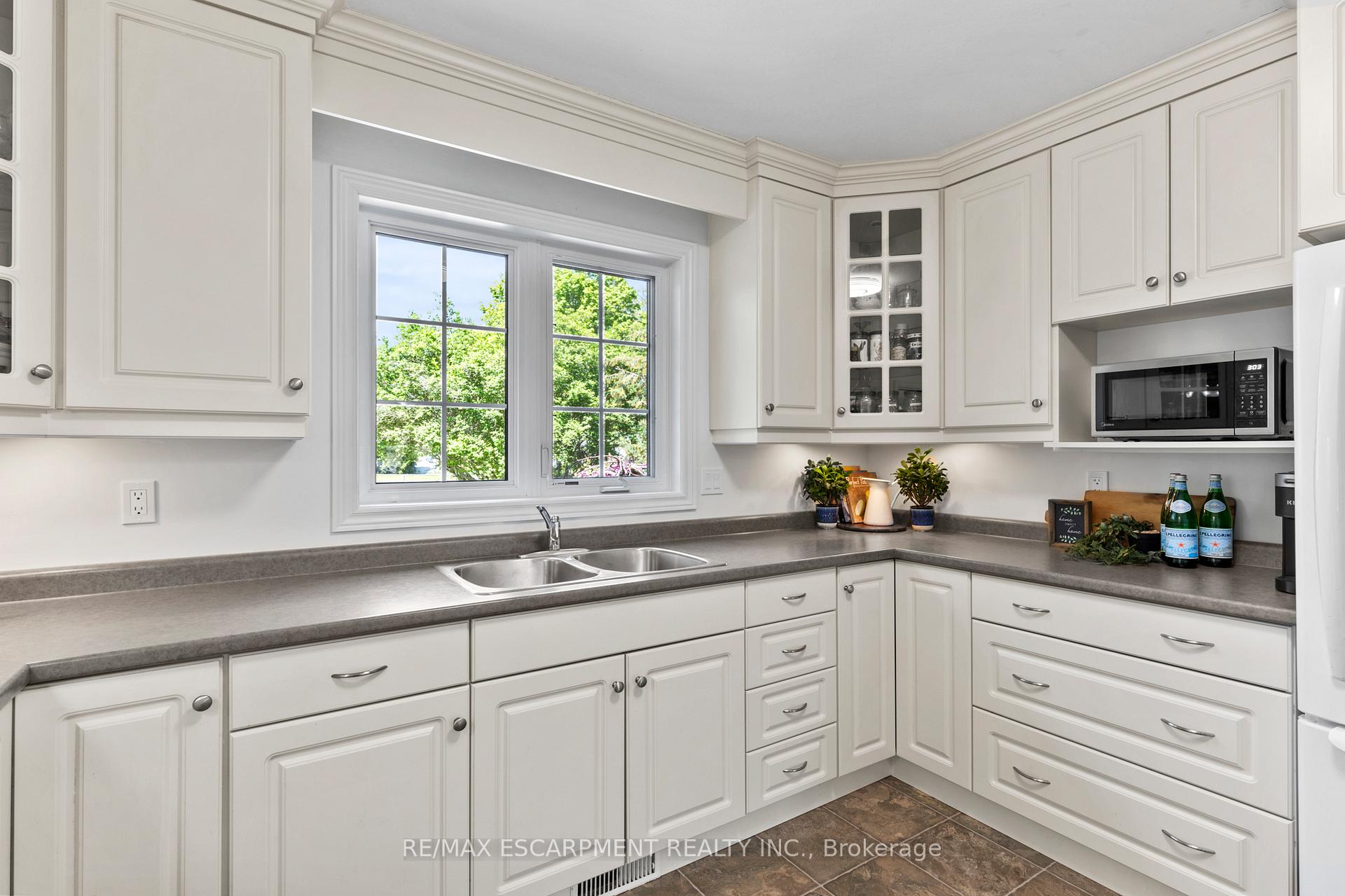 Photo 5 of 4160 Stanley Street, Lincoln, Lincoln-Jordan/Vineland — HOMEH