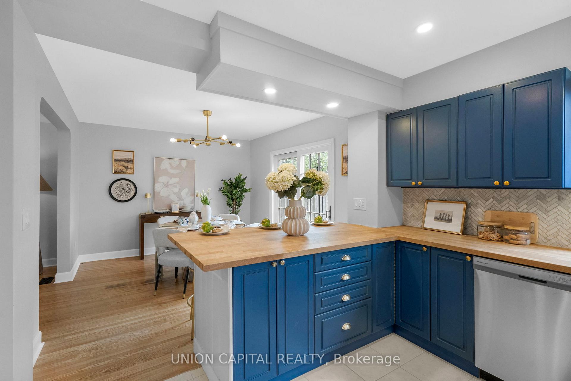 Photo 16 of 9 Cathedral Bluffs Drive, Scarborough, Cliffcrest — HOMEH
