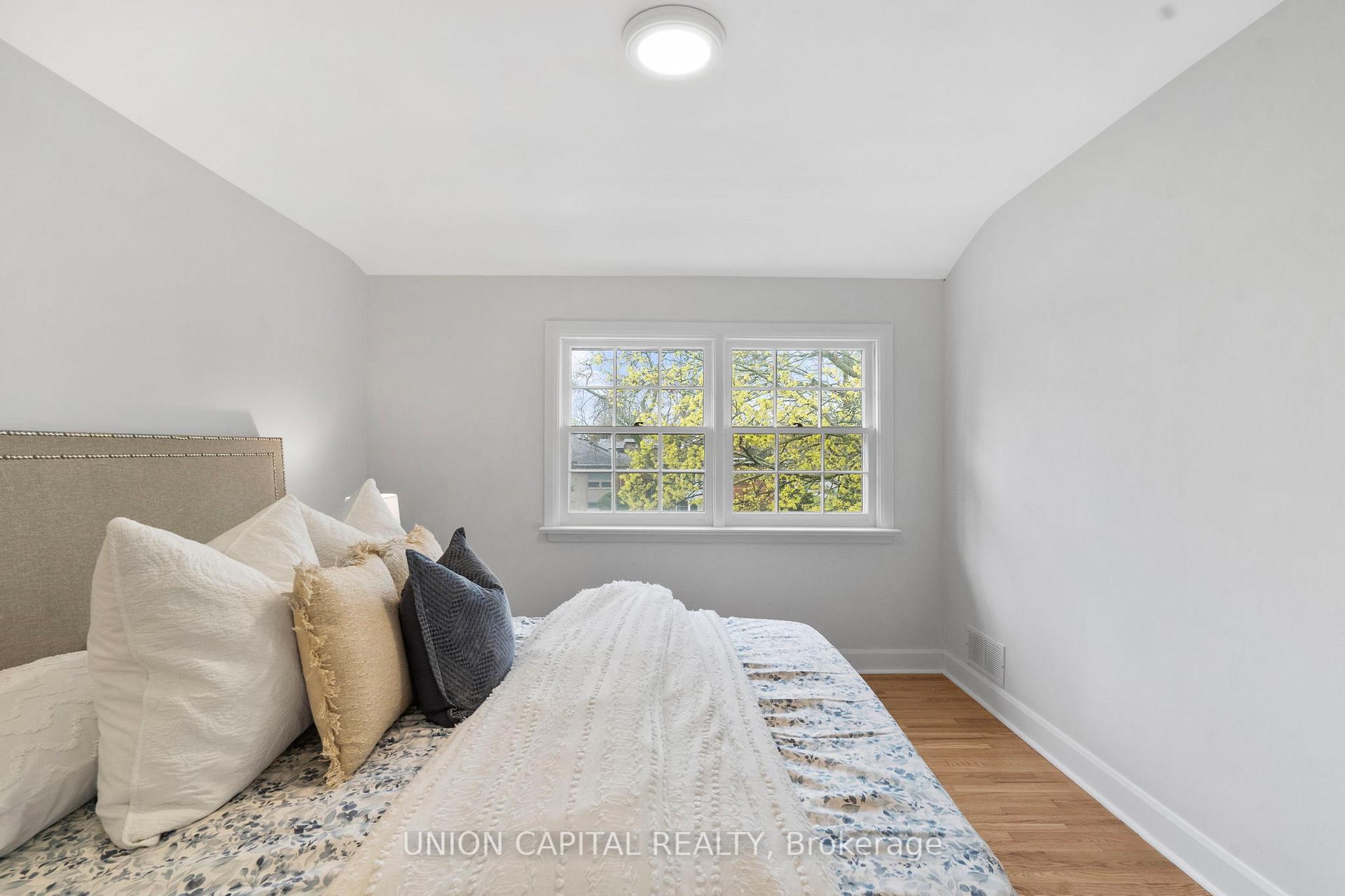 Photo 23 of 9 Cathedral Bluffs Drive, Scarborough, Cliffcrest — HOMEH