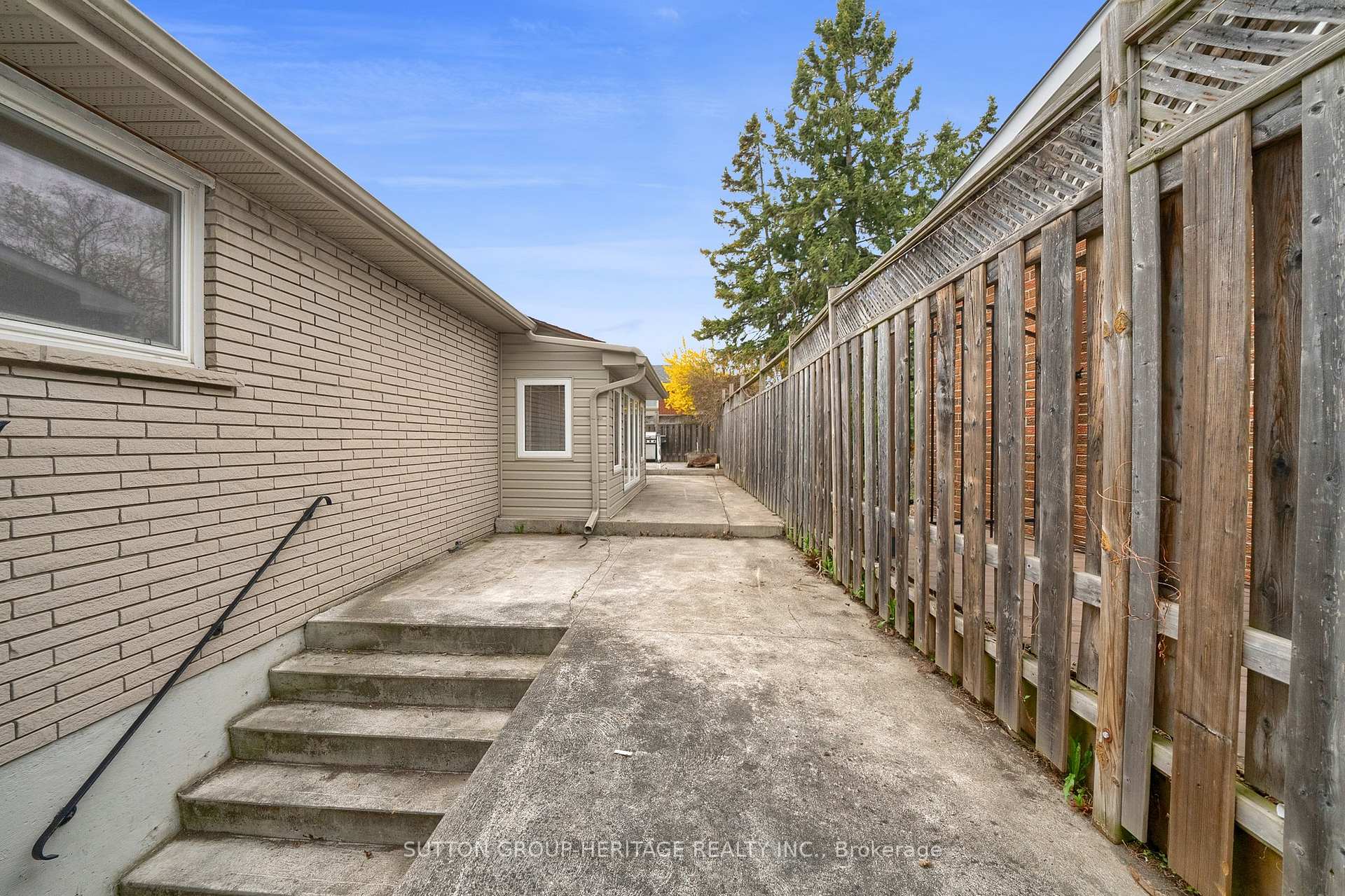 Photo 7 of 19 Turnbull Road, Ajax, South East — HOMEH