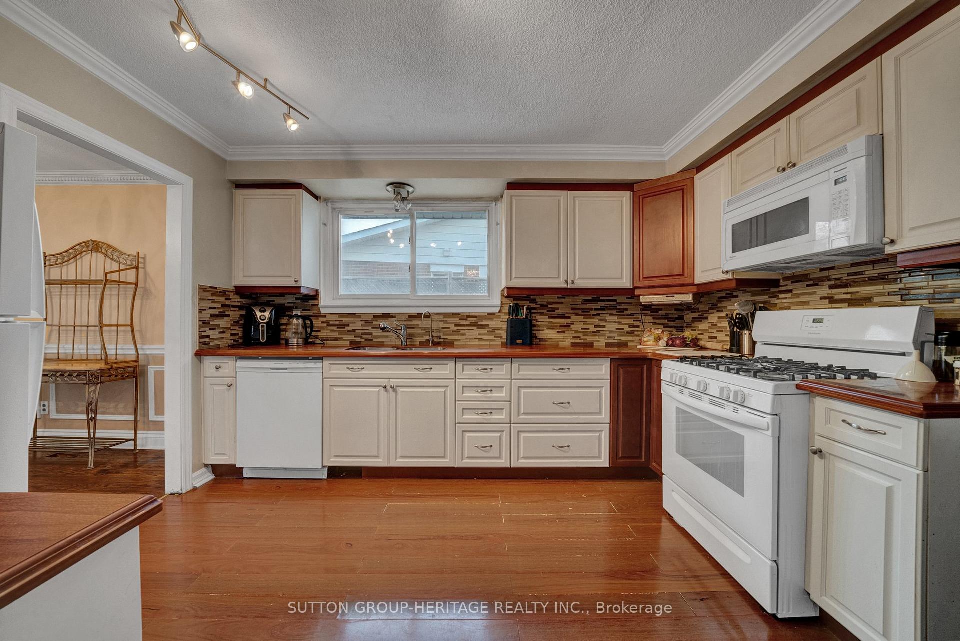 Photo 10 of 19 Turnbull Road, Ajax, South East — HOMEH
