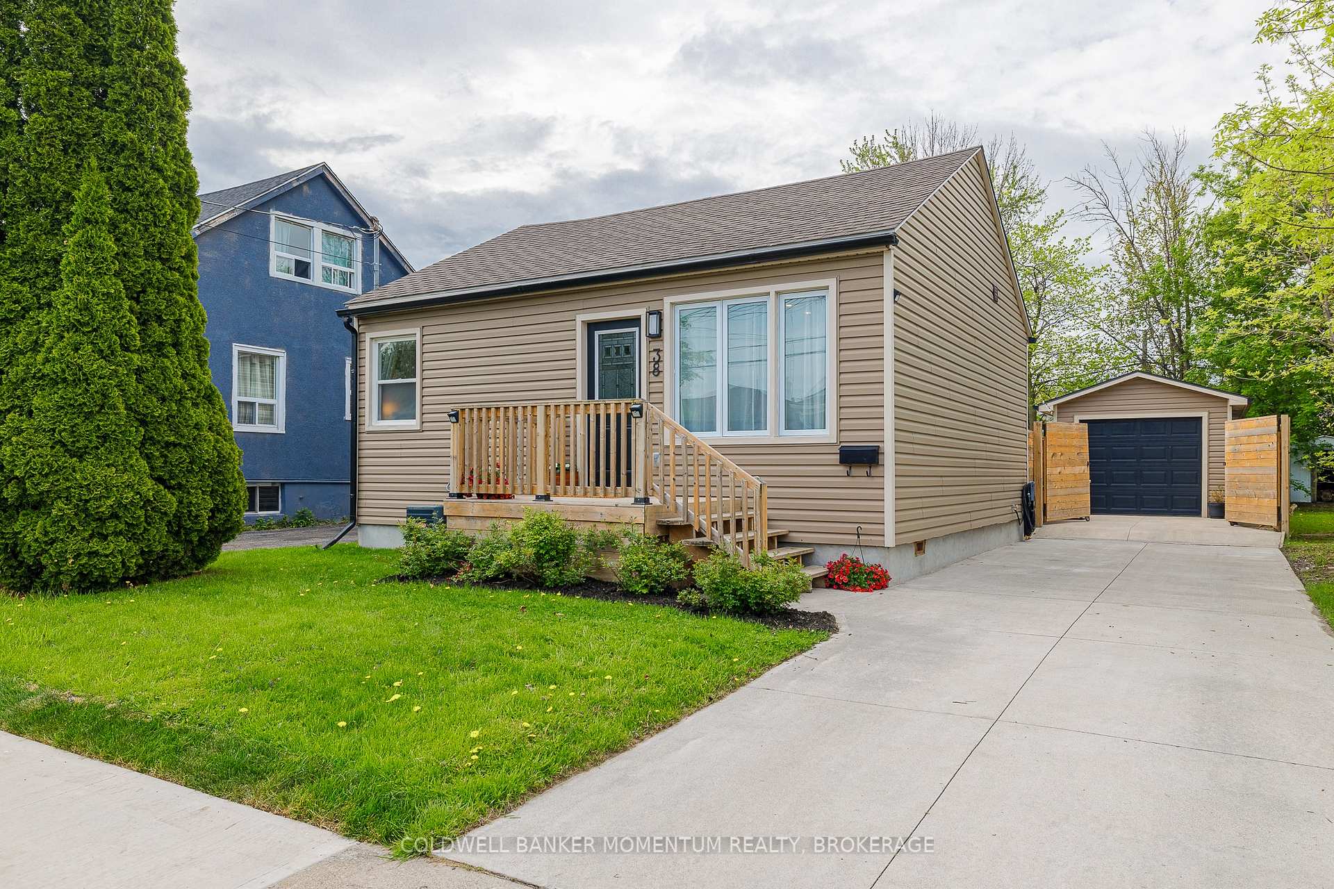 Photo 3 of 38 Bartlett Street, St. Catharines, Facer — HOMEH