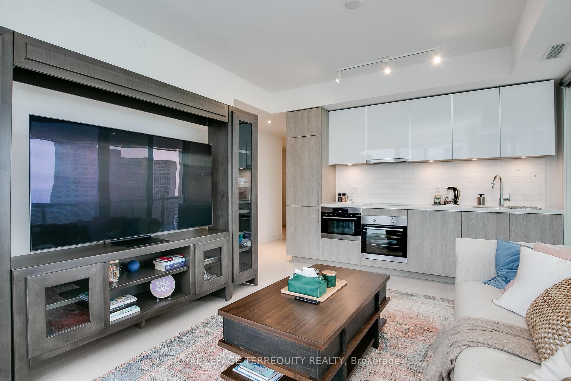 Photo 8 of Unit 2107, 15 Queens Quay, Toronto, Waterfront Communities — HOMEH
