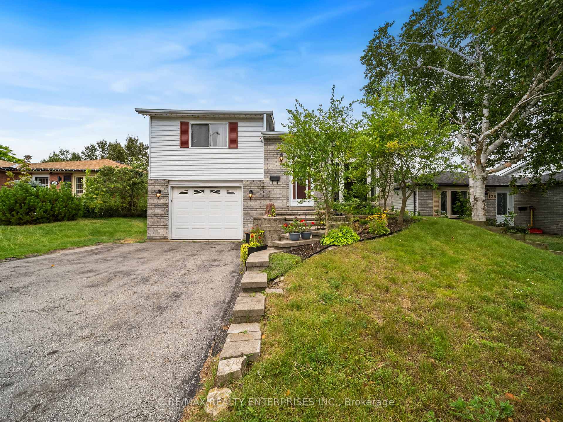 Photo 1 of 126 Shakespeare Crescent, Barrie, Letitia Heights — HOMEH