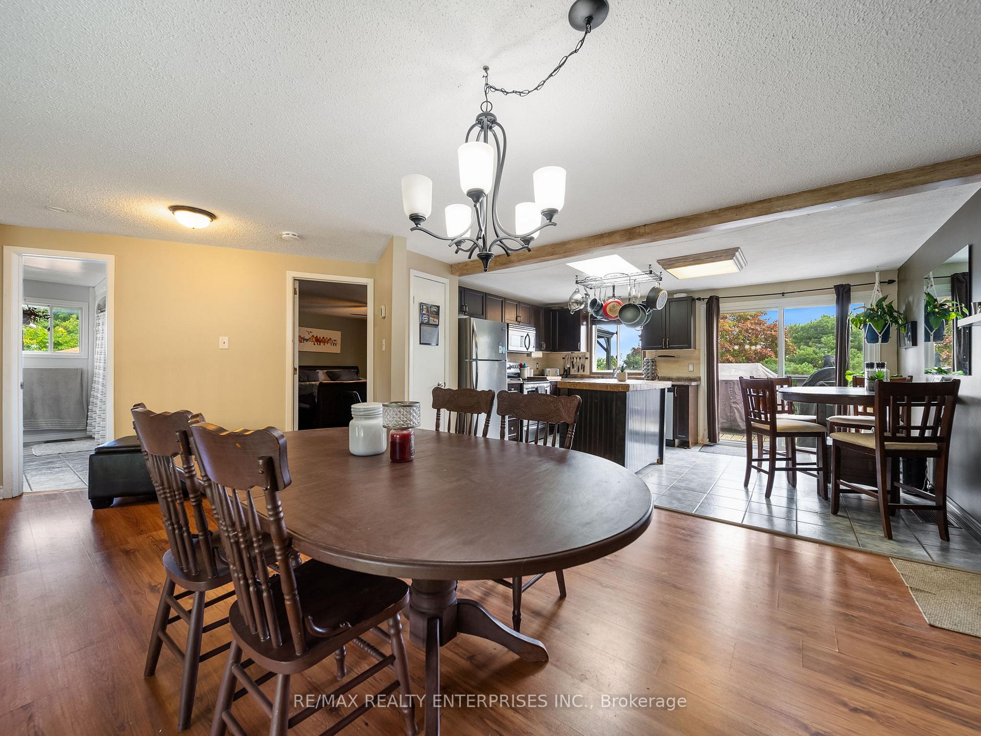 Photo 3 of 126 Shakespeare Crescent, Barrie, Letitia Heights — HOMEH