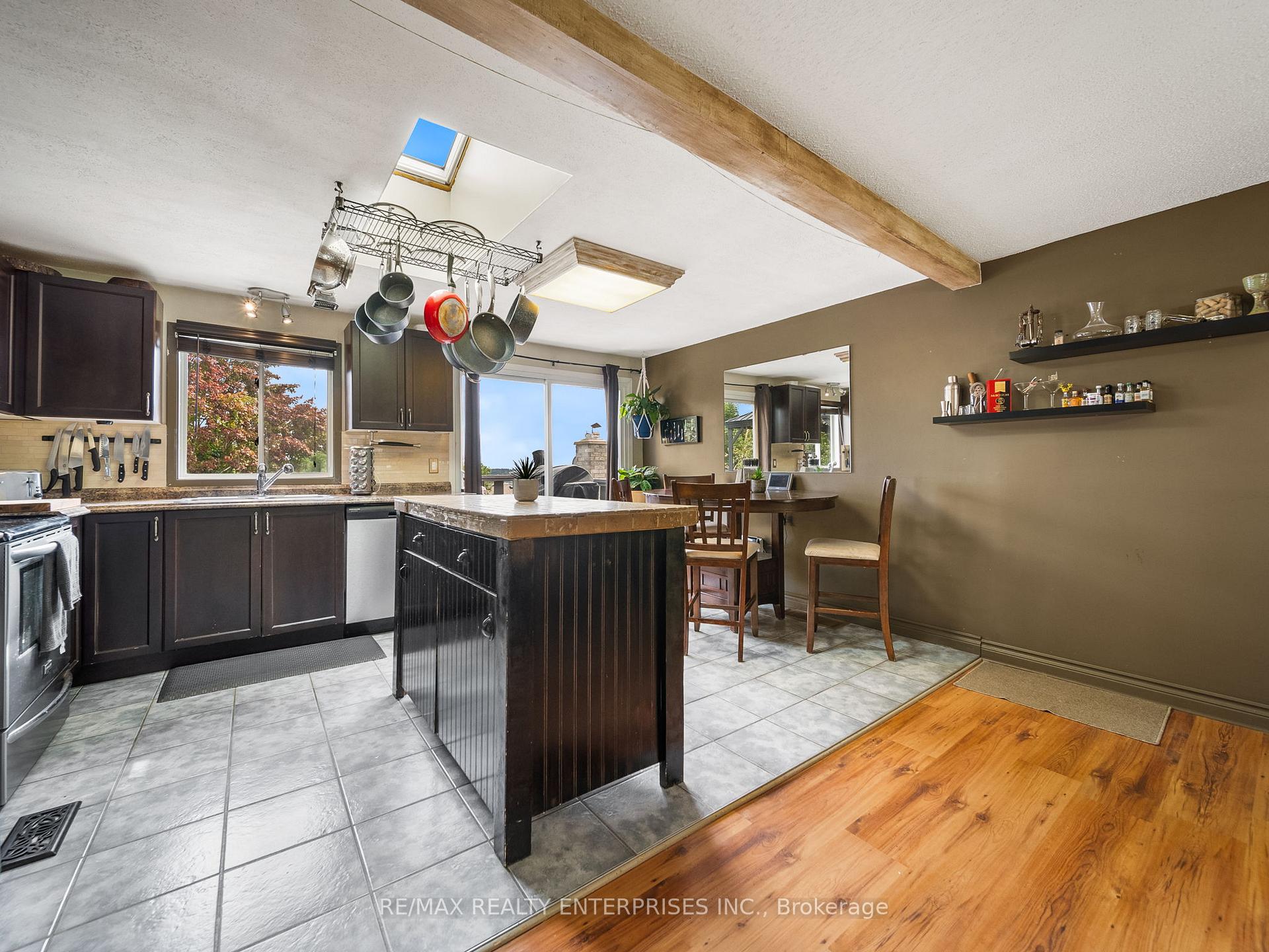 Photo 2 of 126 Shakespeare Crescent, Barrie, Letitia Heights — HOMEH