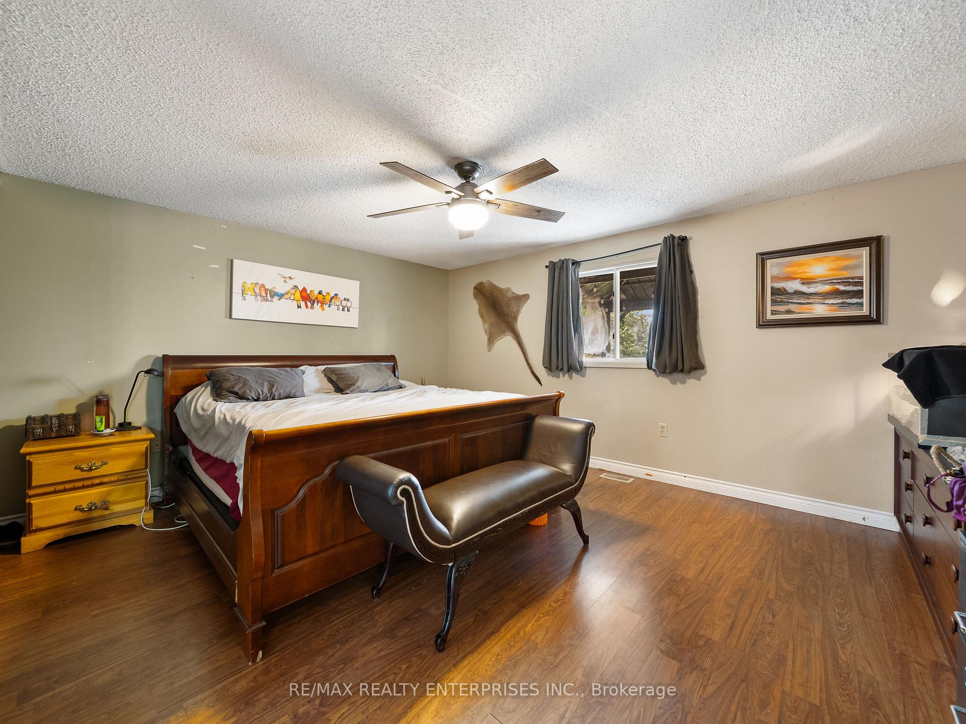 Photo 16 of 126 Shakespeare Crescent, Barrie, Letitia Heights — HOMEH