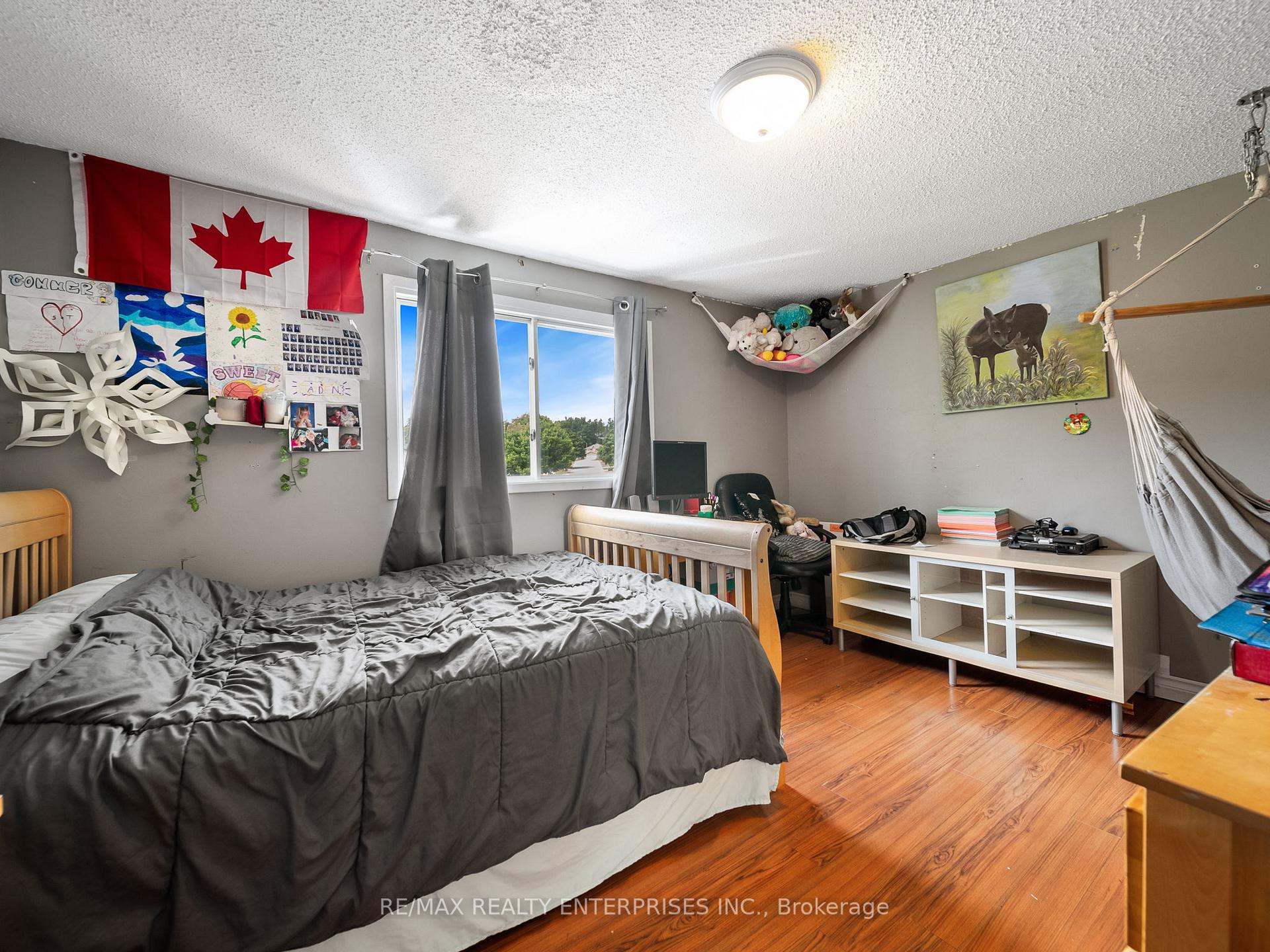 Photo 18 of 126 Shakespeare Crescent, Barrie, Letitia Heights — HOMEH