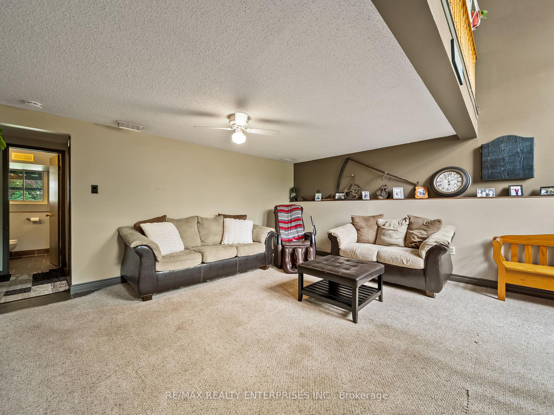 Photo 9 of 126 Shakespeare Crescent, Barrie, Letitia Heights — HOMEH