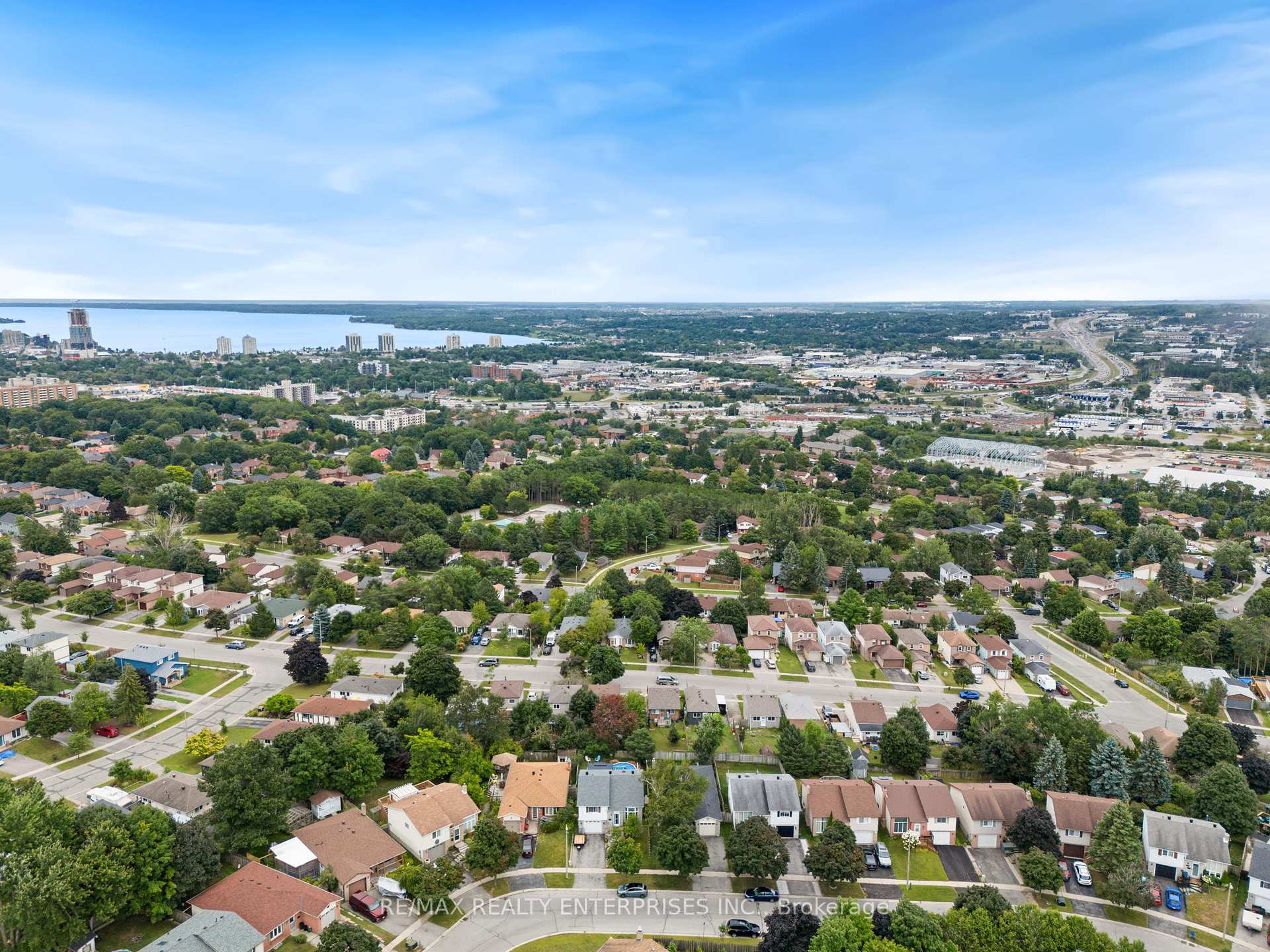 Photo 13 of 126 Shakespeare Crescent, Barrie, Letitia Heights — HOMEH