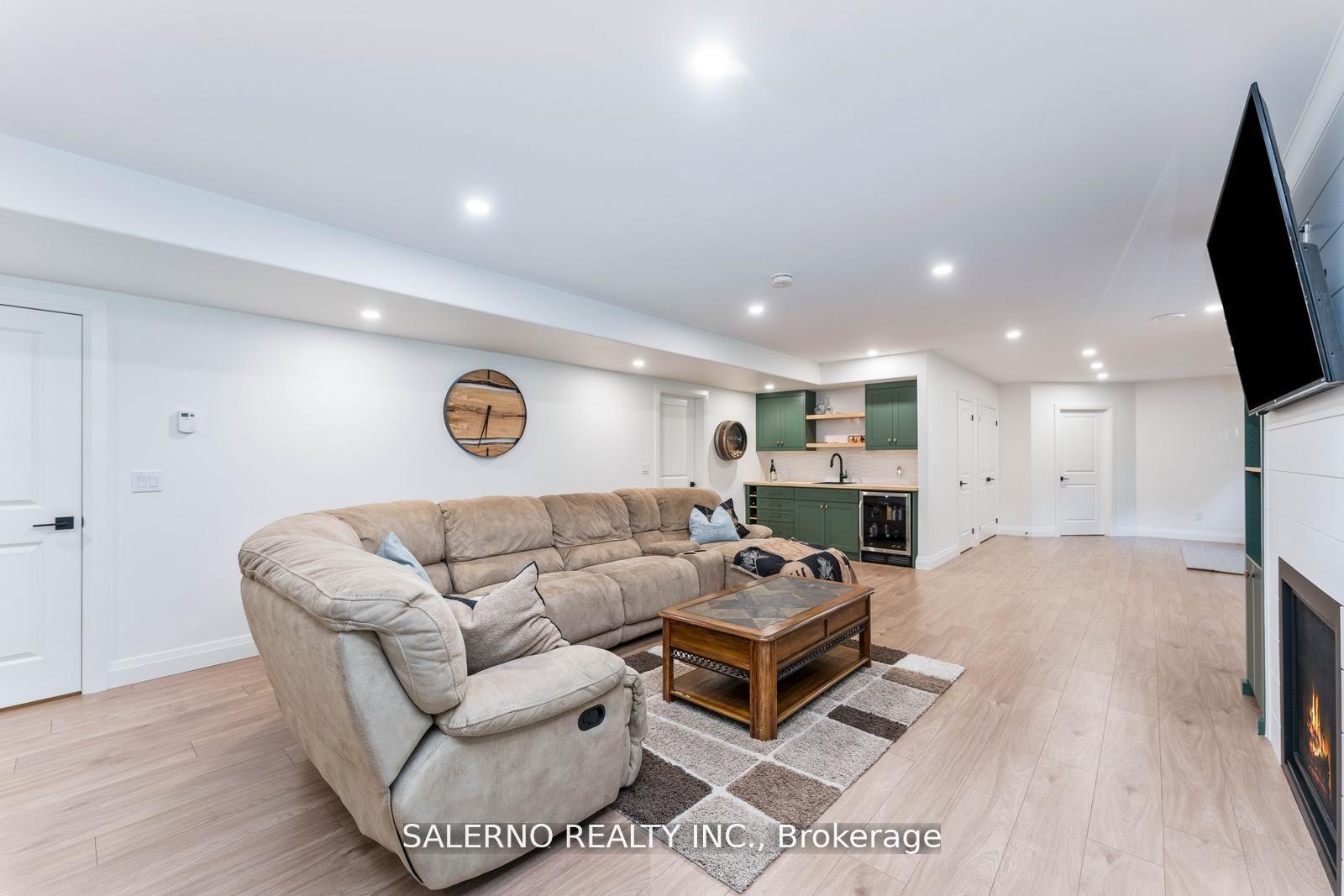 Photo 25 of 10 Jean Miller Court, Springwater, Midhurst — HOMEH