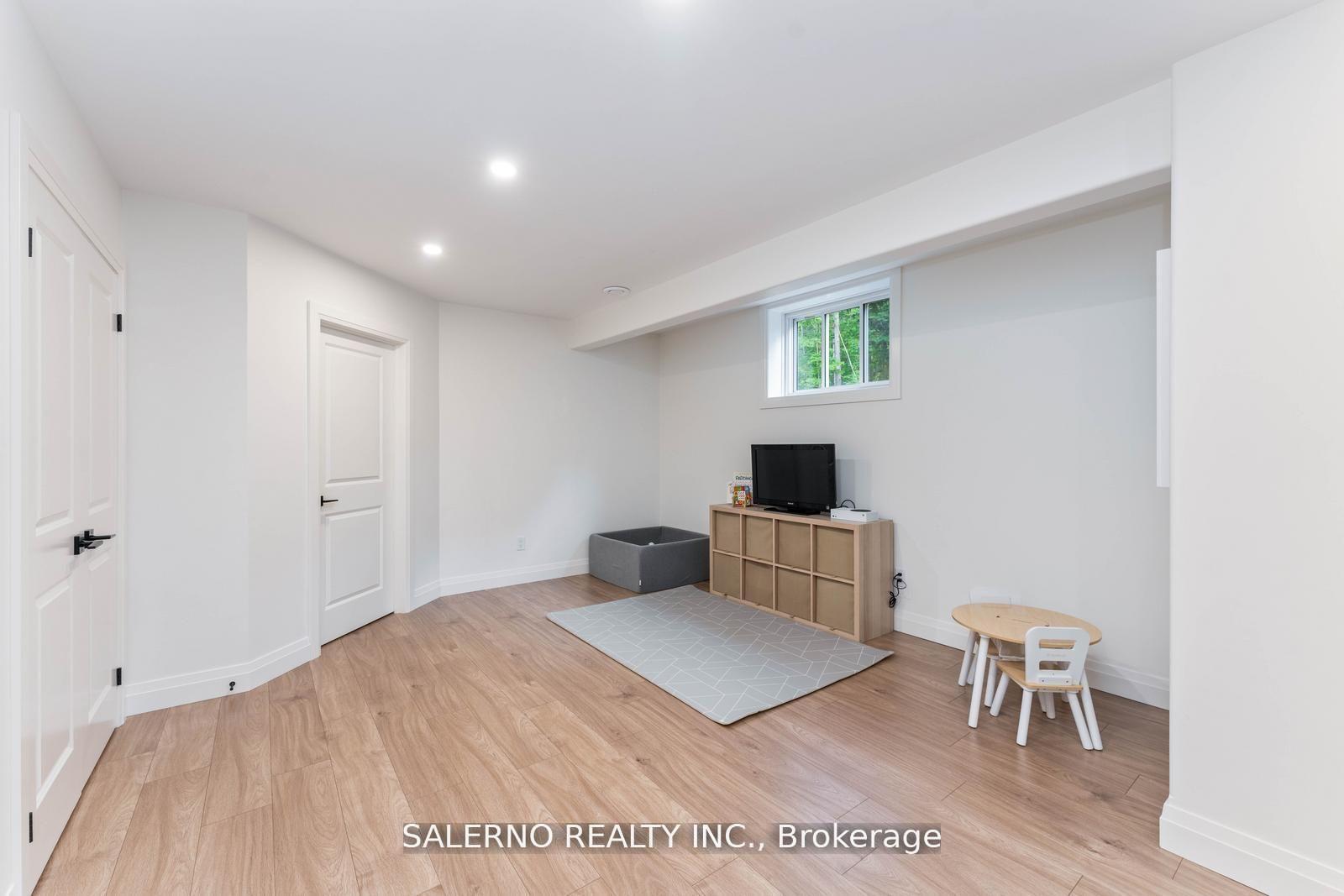 Photo 28 of 10 Jean Miller Court, Springwater, Midhurst — HOMEH