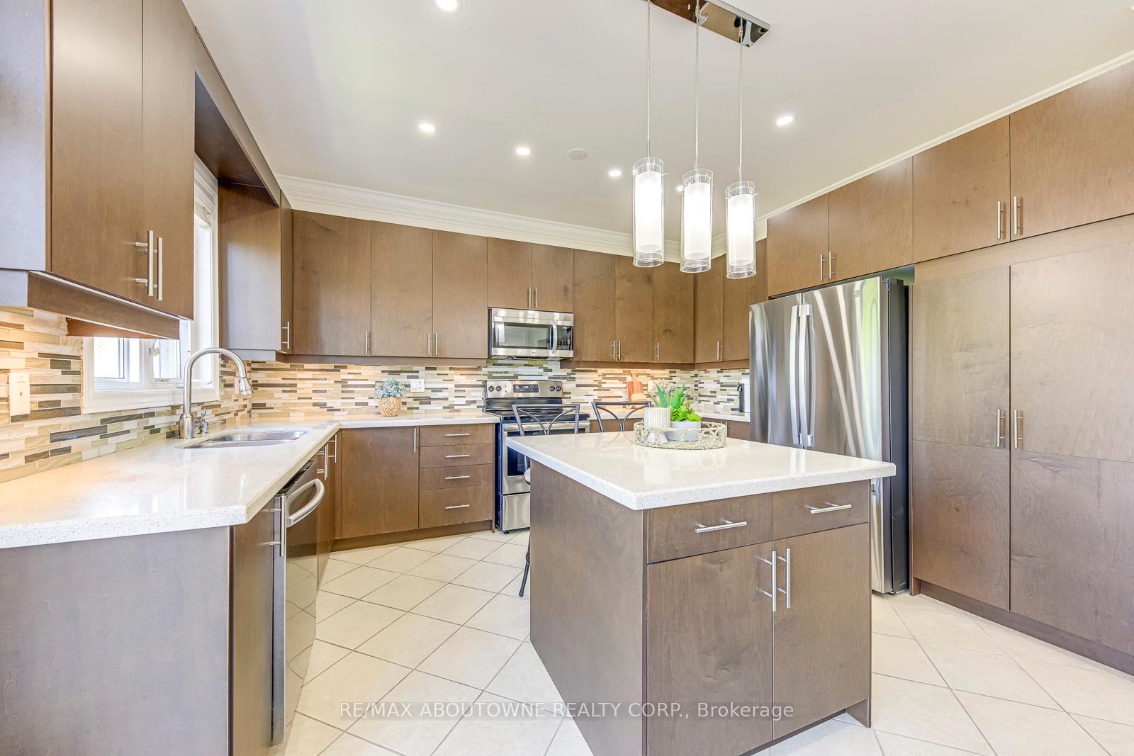 Photo 29 of 127 Mcknight Avenue, Hamilton, Waterdown — HOMEH