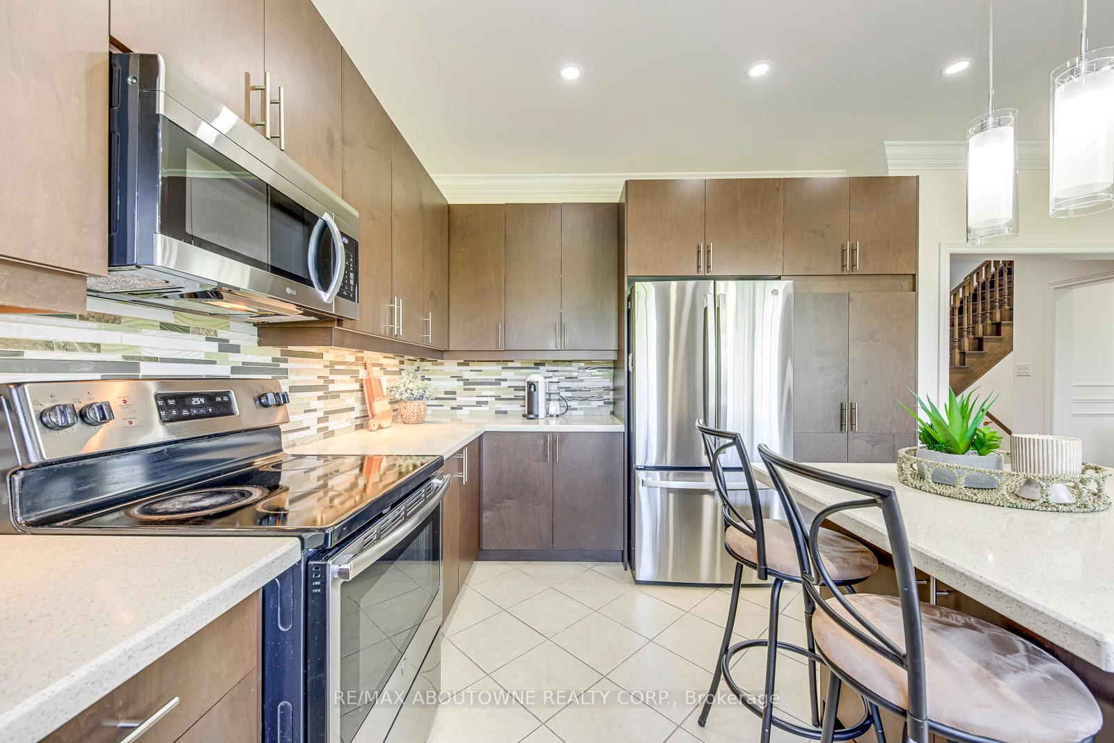 Photo 19 of 127 Mcknight Avenue, Hamilton, Waterdown — HOMEH