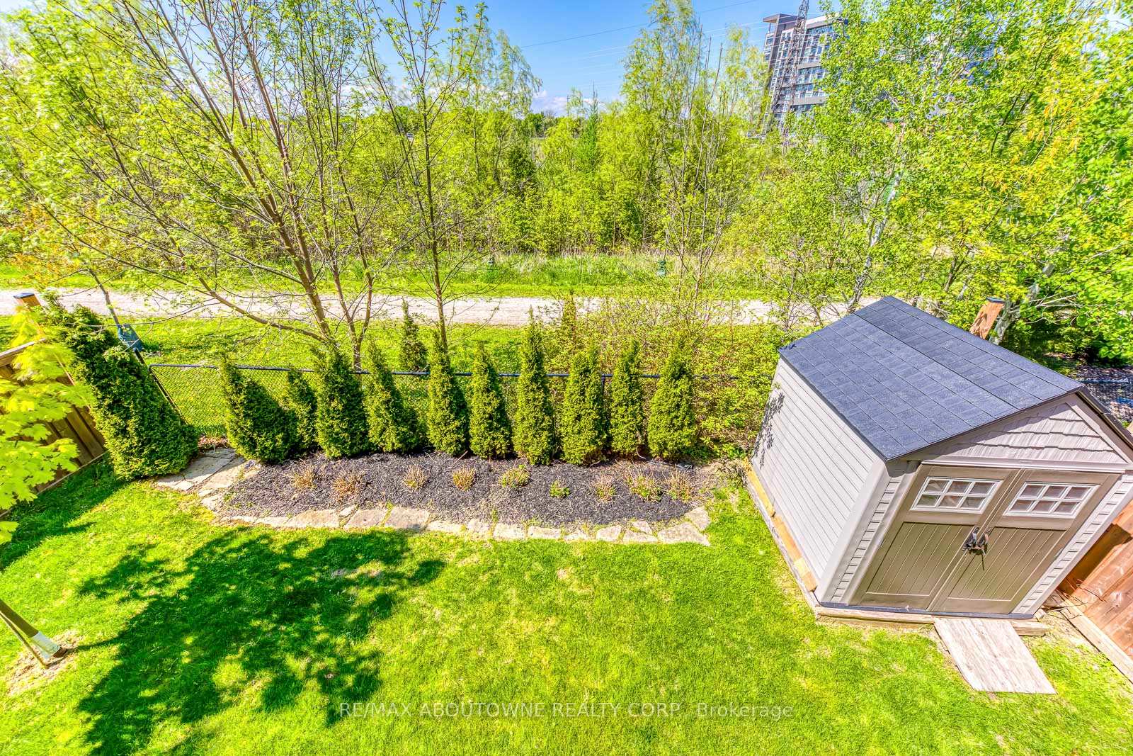 Photo 2 of 127 Mcknight Avenue, Hamilton, Waterdown — HOMEH
