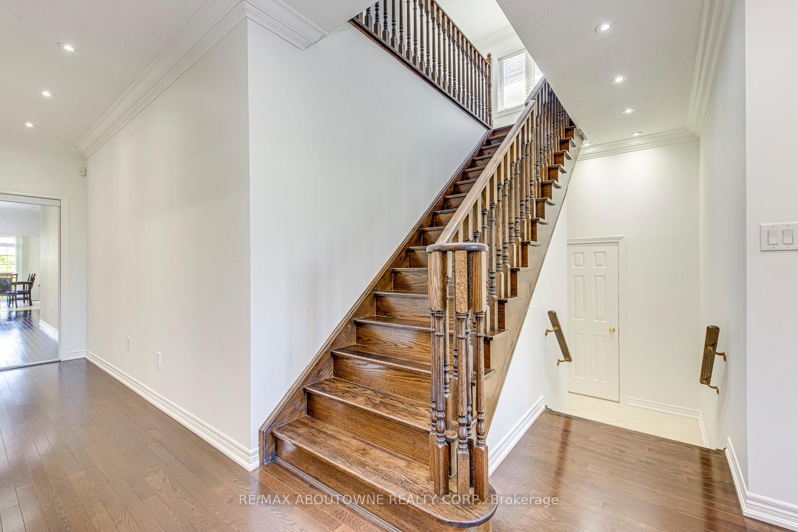 Photo 38 of 127 Mcknight Avenue, Hamilton, Waterdown — HOMEH