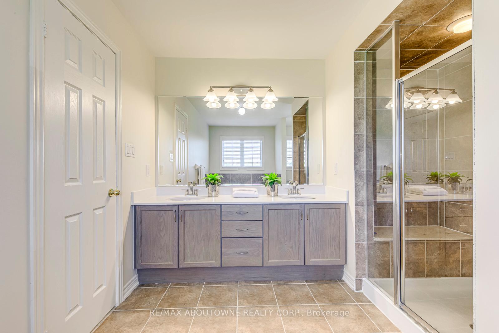 Photo 9 of 127 Mcknight Avenue, Hamilton, Waterdown — HOMEH