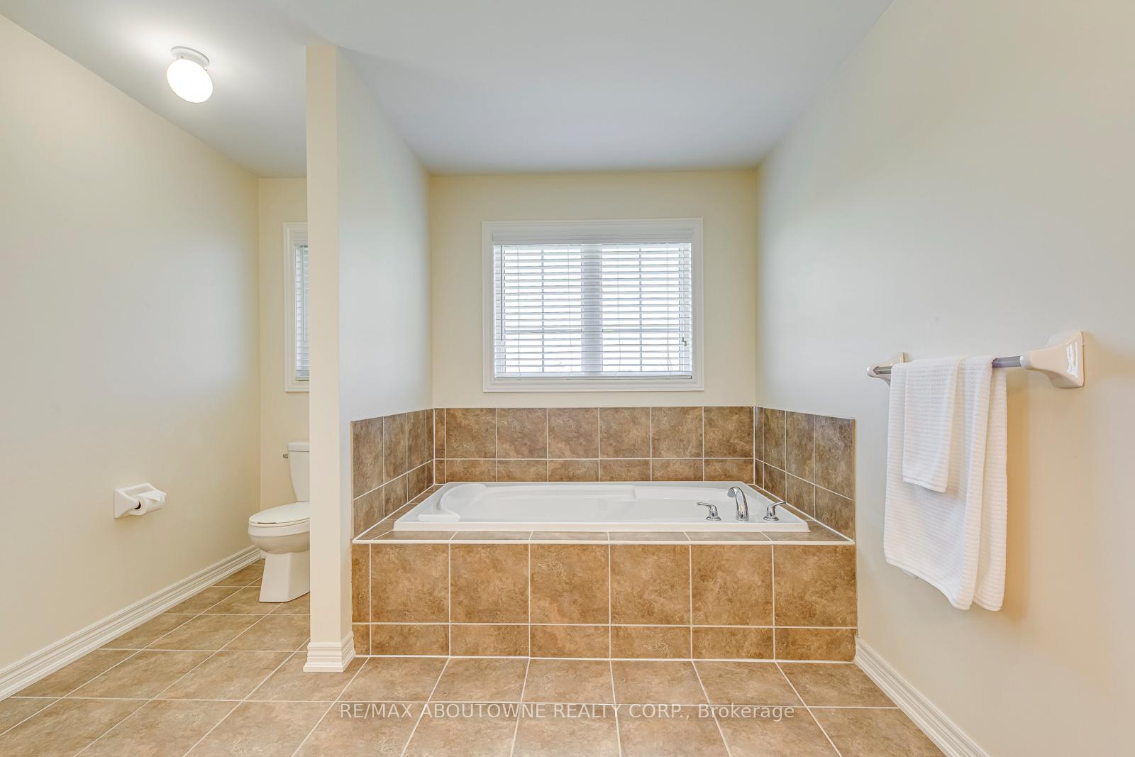 Photo 36 of 127 Mcknight Avenue, Hamilton, Waterdown — HOMEH