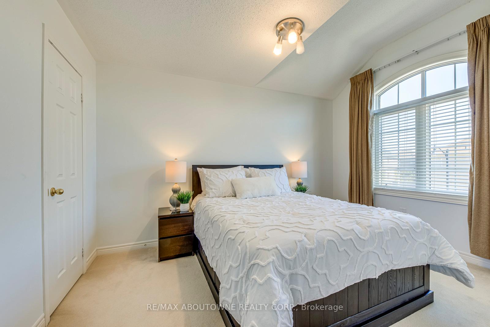 Photo 11 of 127 Mcknight Avenue, Hamilton, Waterdown — HOMEH