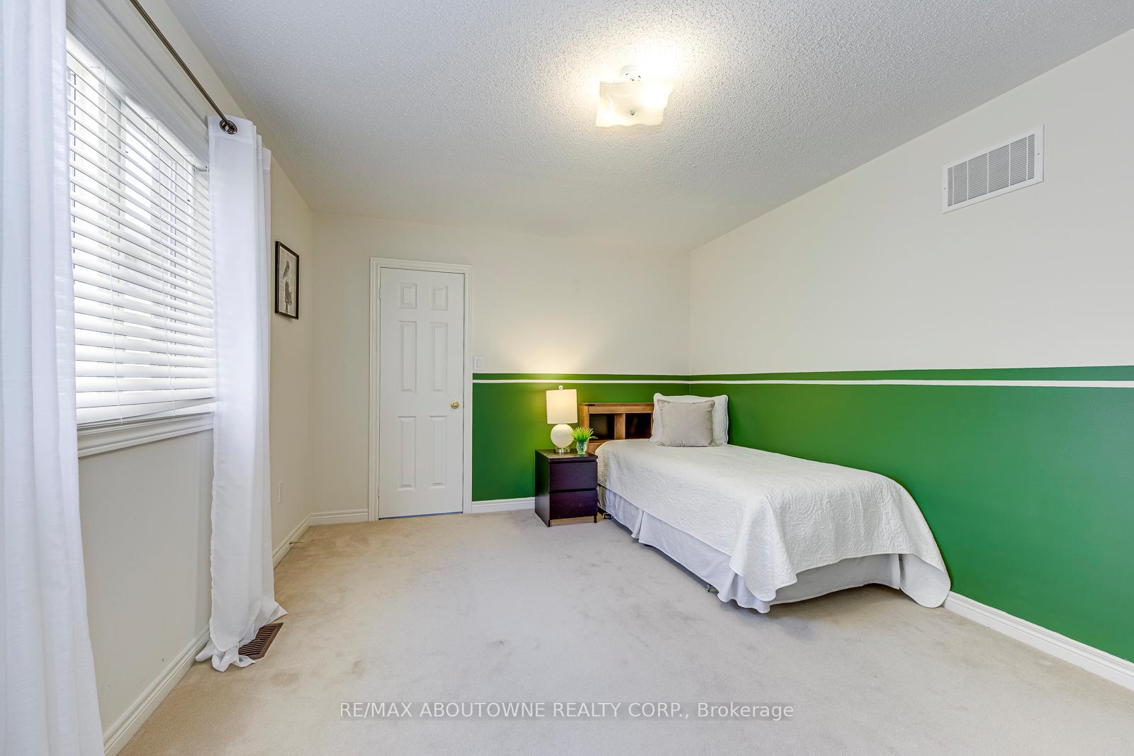 Photo 23 of 127 Mcknight Avenue, Hamilton, Waterdown — HOMEH