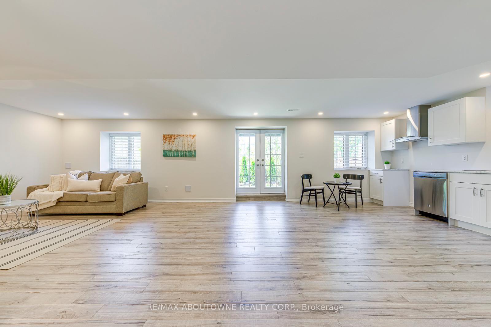 Photo 26 of 127 Mcknight Avenue, Hamilton, Waterdown — HOMEH