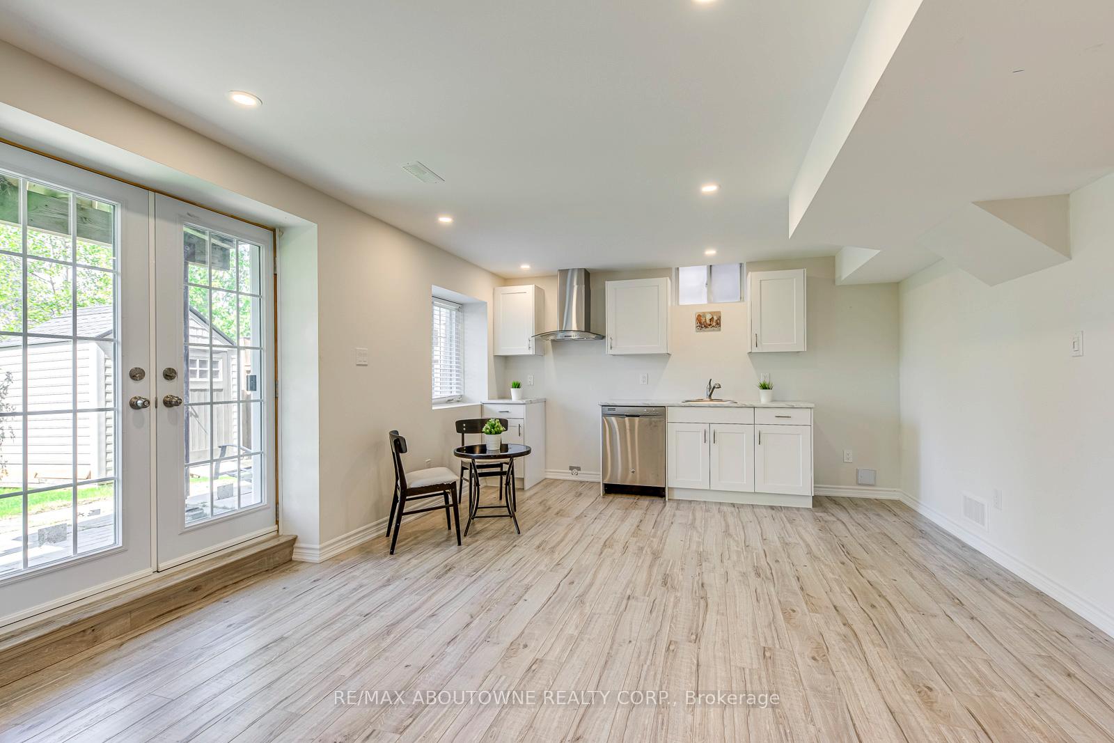 Photo 42 of 127 Mcknight Avenue, Hamilton, Waterdown — HOMEH