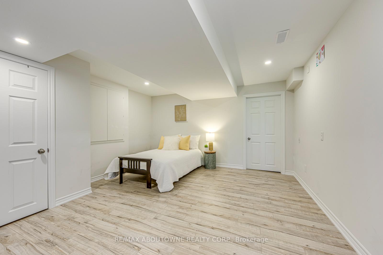 Photo 28 of 127 Mcknight Avenue, Hamilton, Waterdown — HOMEH