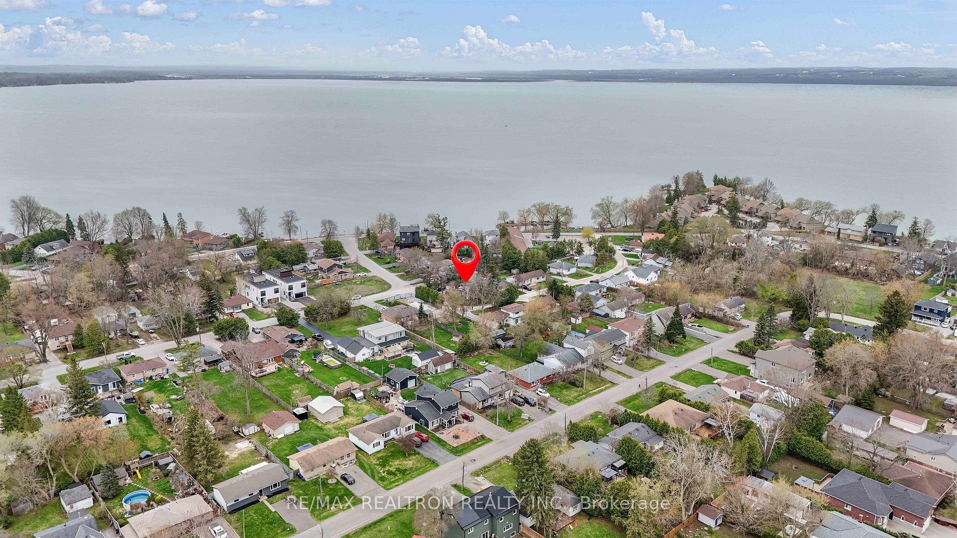 Photo 2 of 272 Crestwood Drive, Georgina, Keswick North — HOMEH