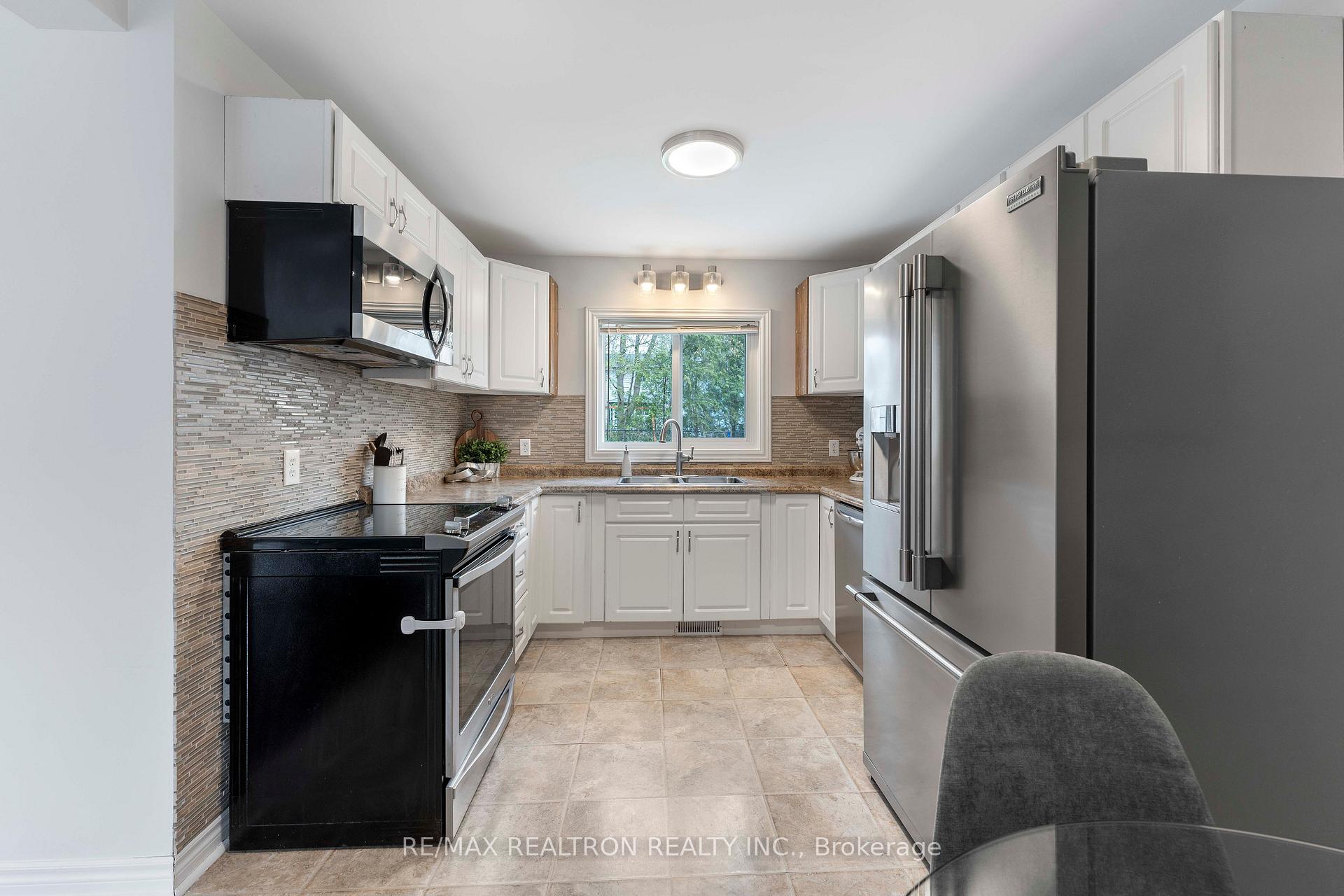 Photo 10 of 272 Crestwood Drive, Georgina, Keswick North — HOMEH