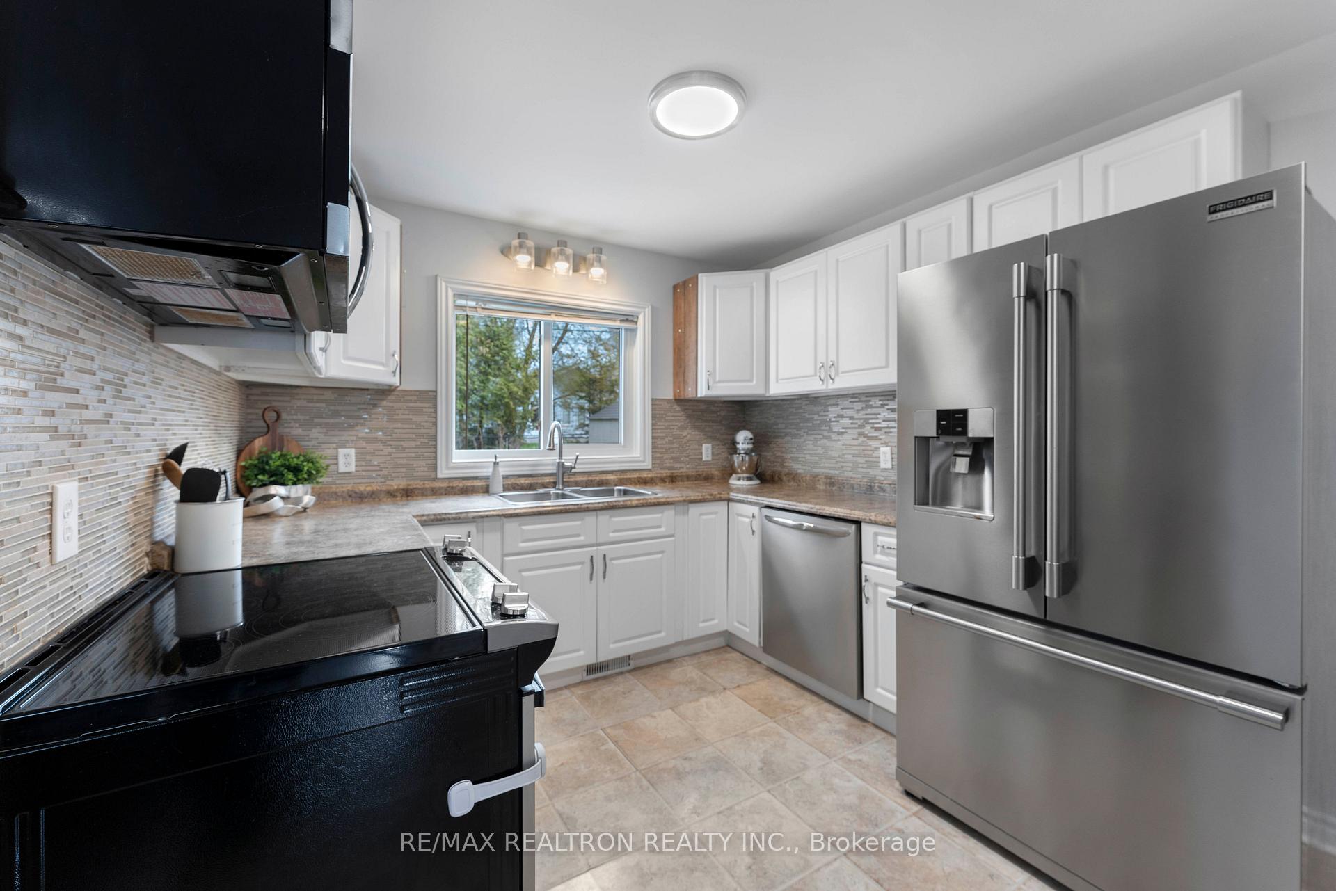 Photo 28 of 272 Crestwood Drive, Georgina, Keswick North — HOMEH
