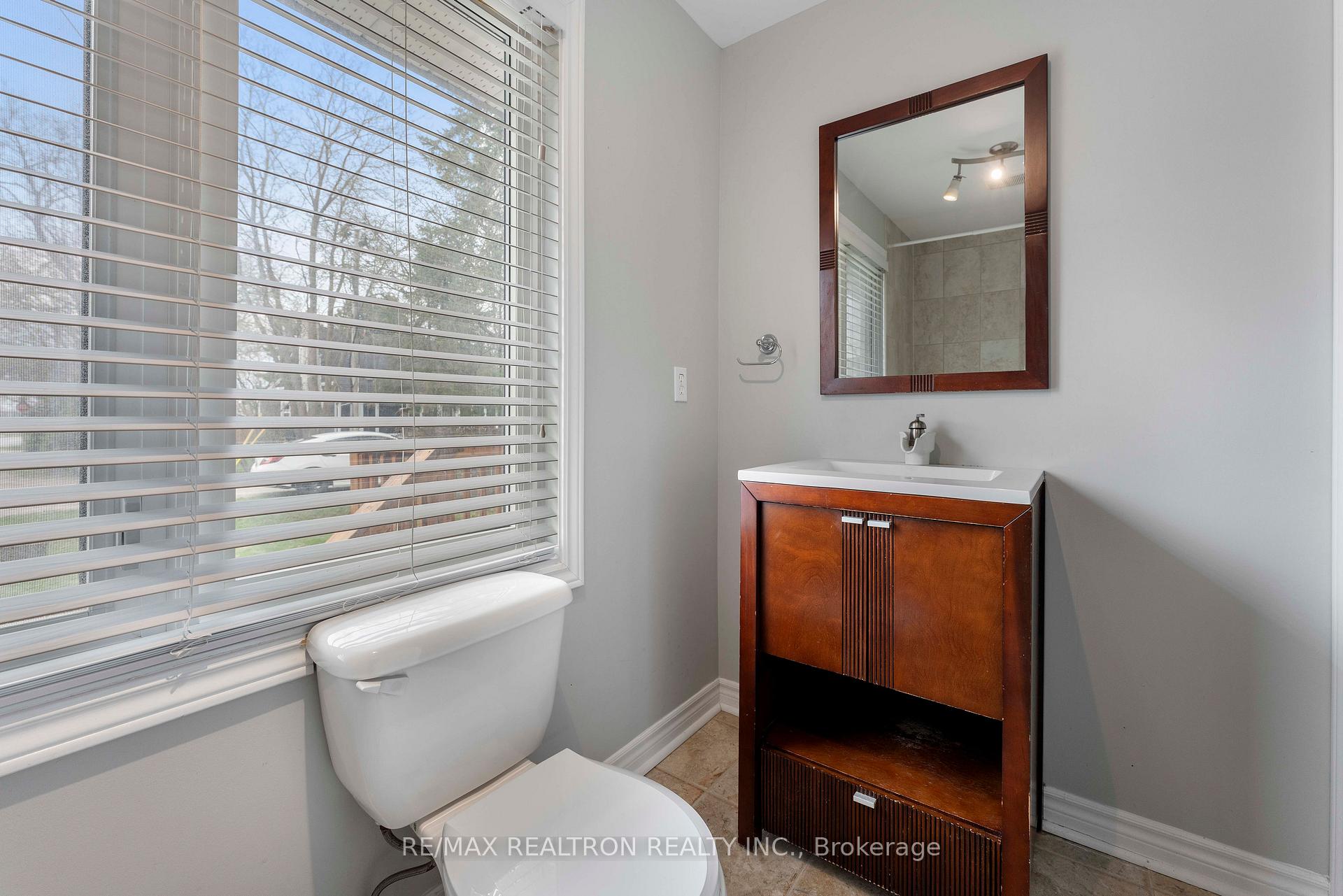Photo 17 of 272 Crestwood Drive, Georgina, Keswick North — HOMEH