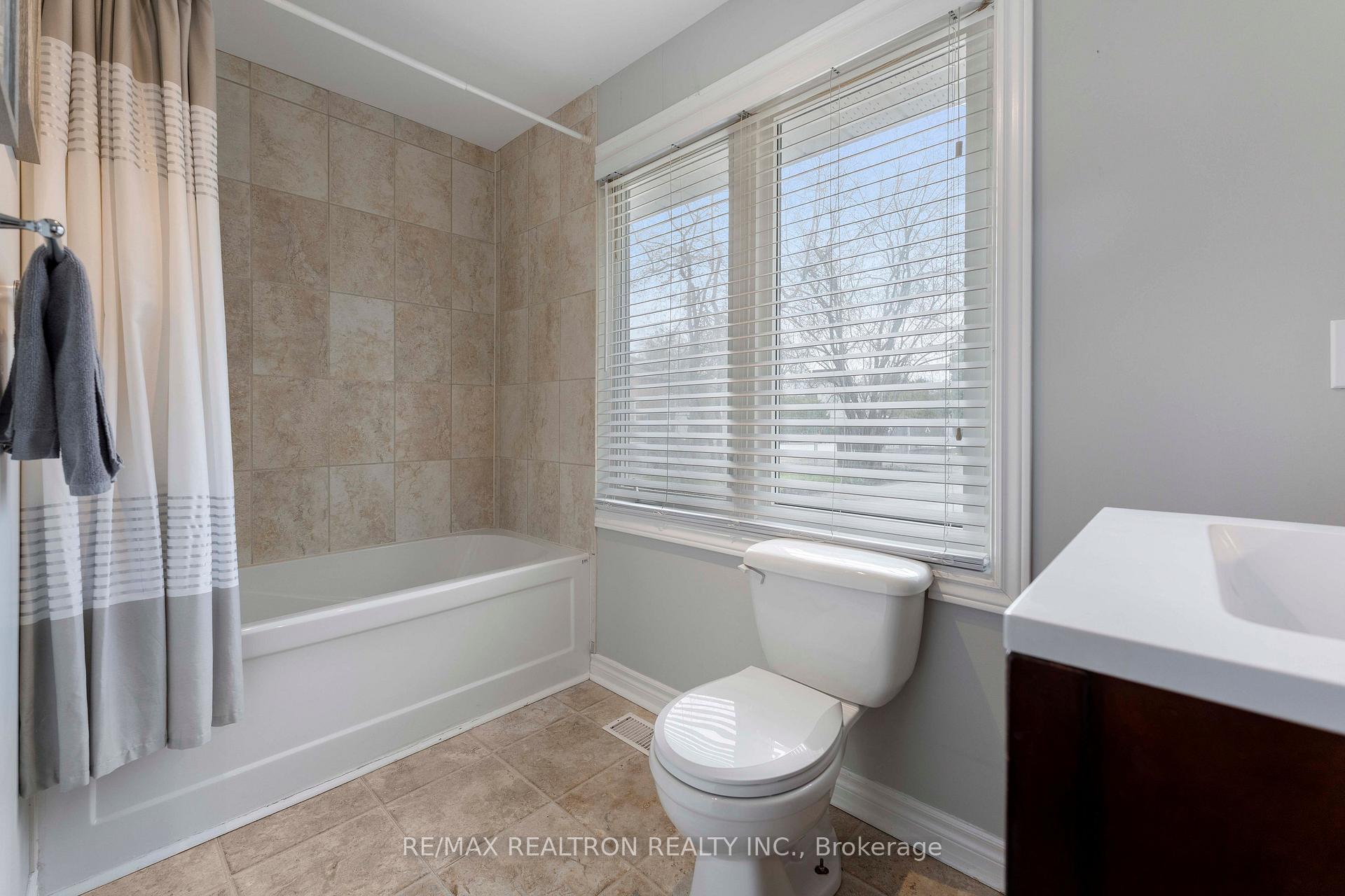 Photo 25 of 272 Crestwood Drive, Georgina, Keswick North — HOMEH