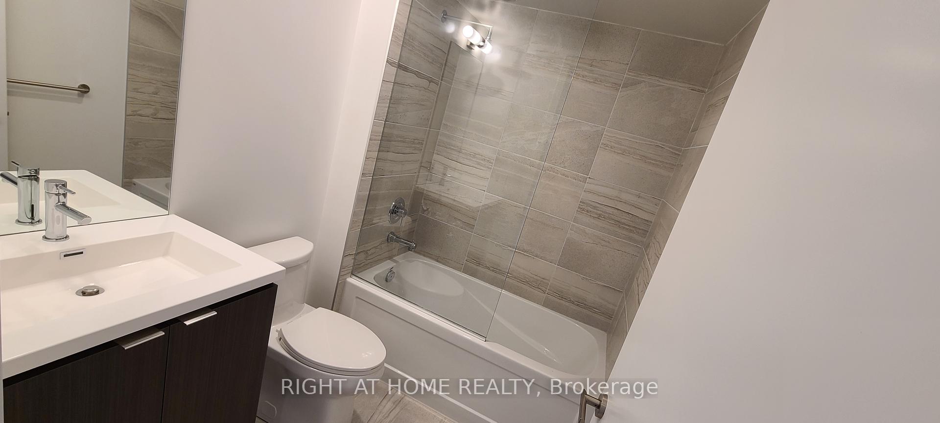 Photo 4 of Unit 2903, 55 Cooper Street, Toronto, Waterfront Communities — HOMEH
