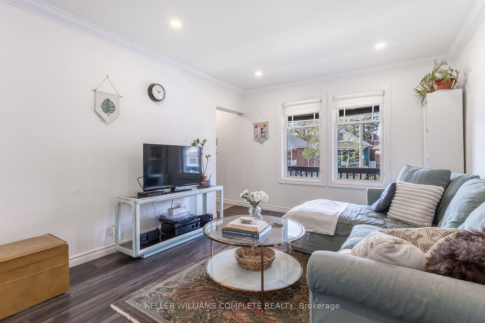 Photo 4 of 54 Connaught Avenue N, Hamilton, Stripley — HOMEH