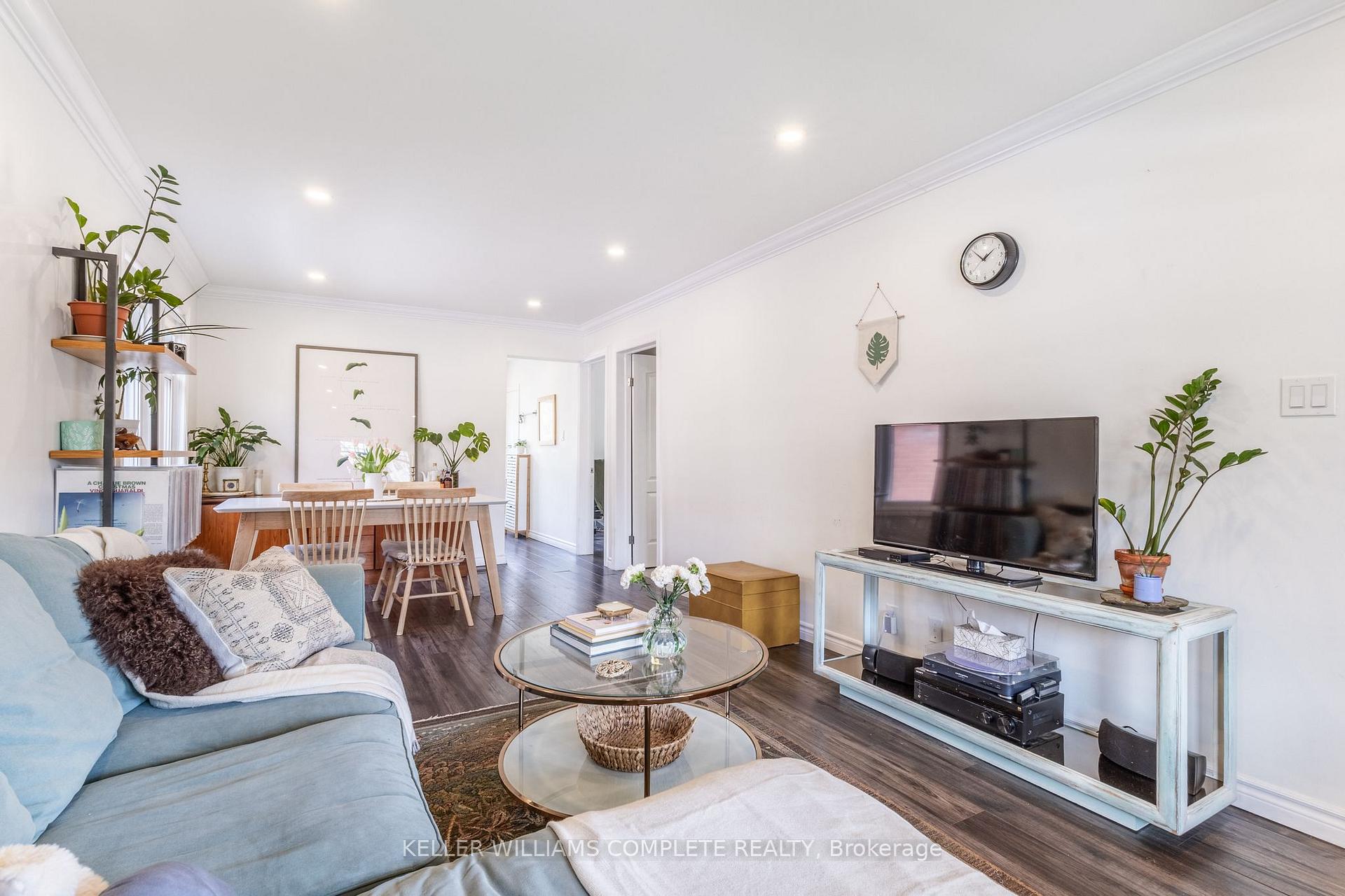 Photo 7 of 54 Connaught Avenue N, Hamilton, Stripley — HOMEH