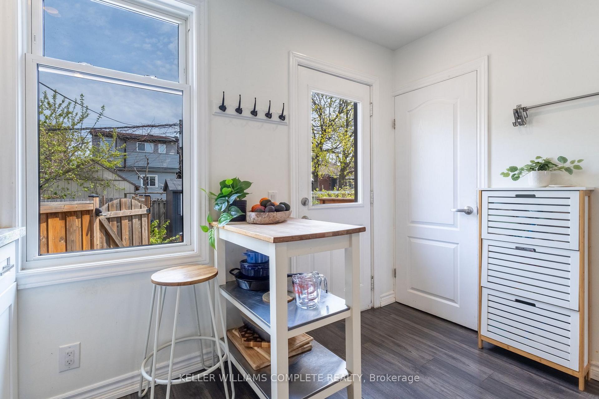 Photo 8 of 54 Connaught Avenue N, Hamilton, Stripley — HOMEH