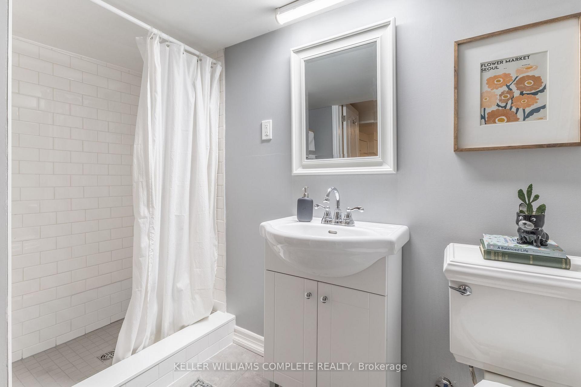 Photo 20 of 54 Connaught Avenue N, Hamilton, Stripley — HOMEH