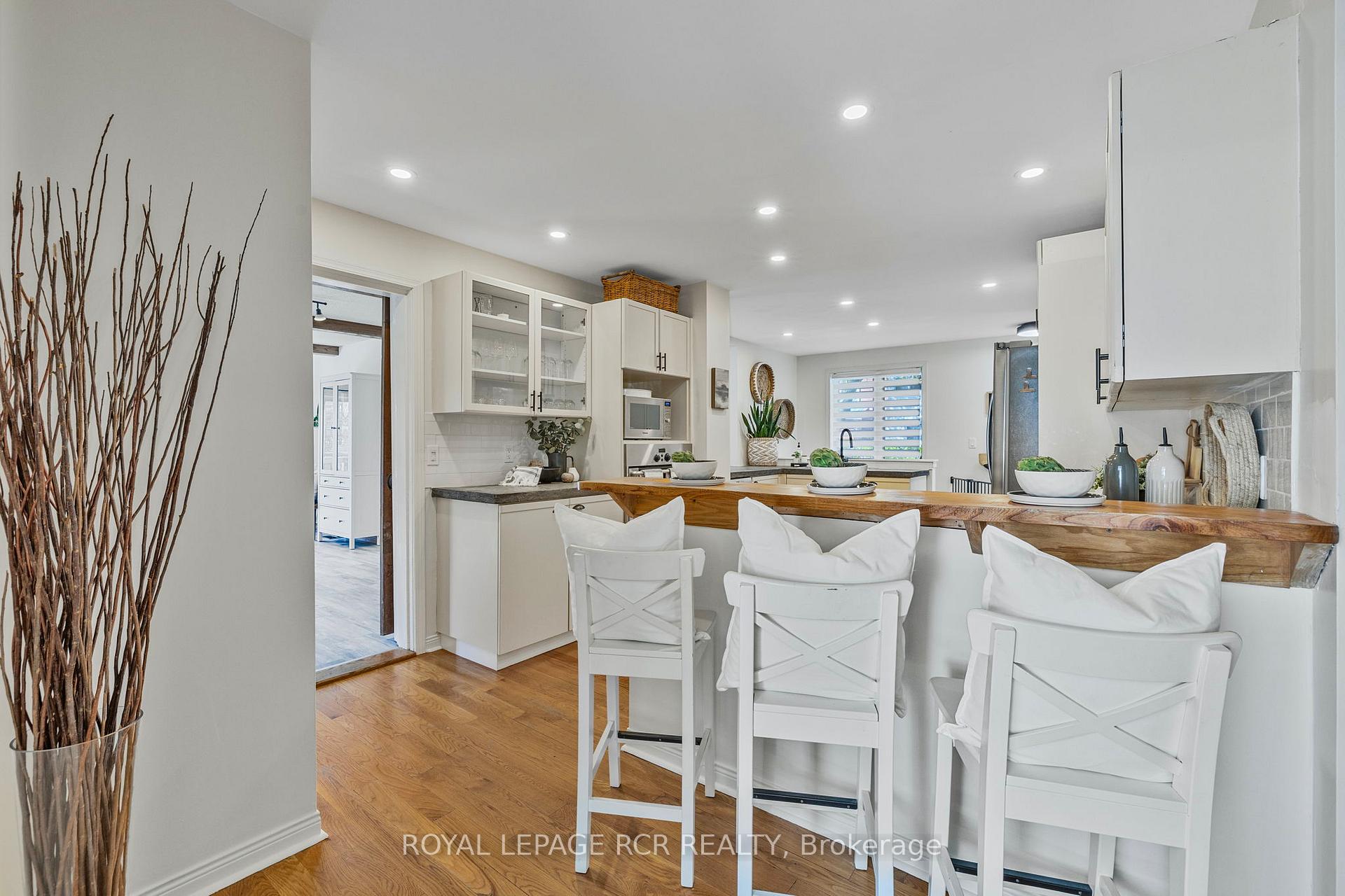 Photo 2 of 63 Concession Street W, Clarington, Bowmanville — HOMEH