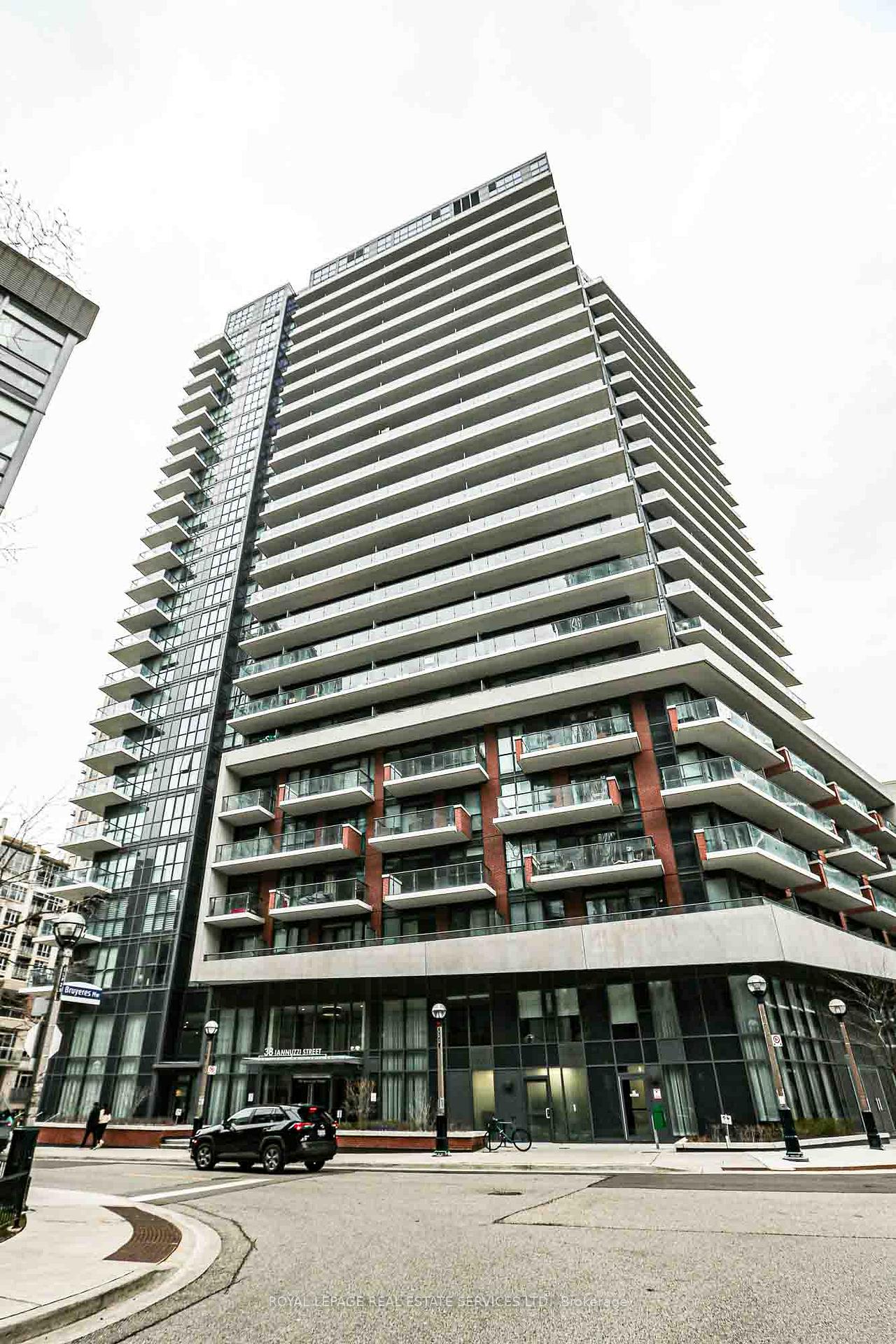 Front of Unit 1004, 38 Iannuzi Street E