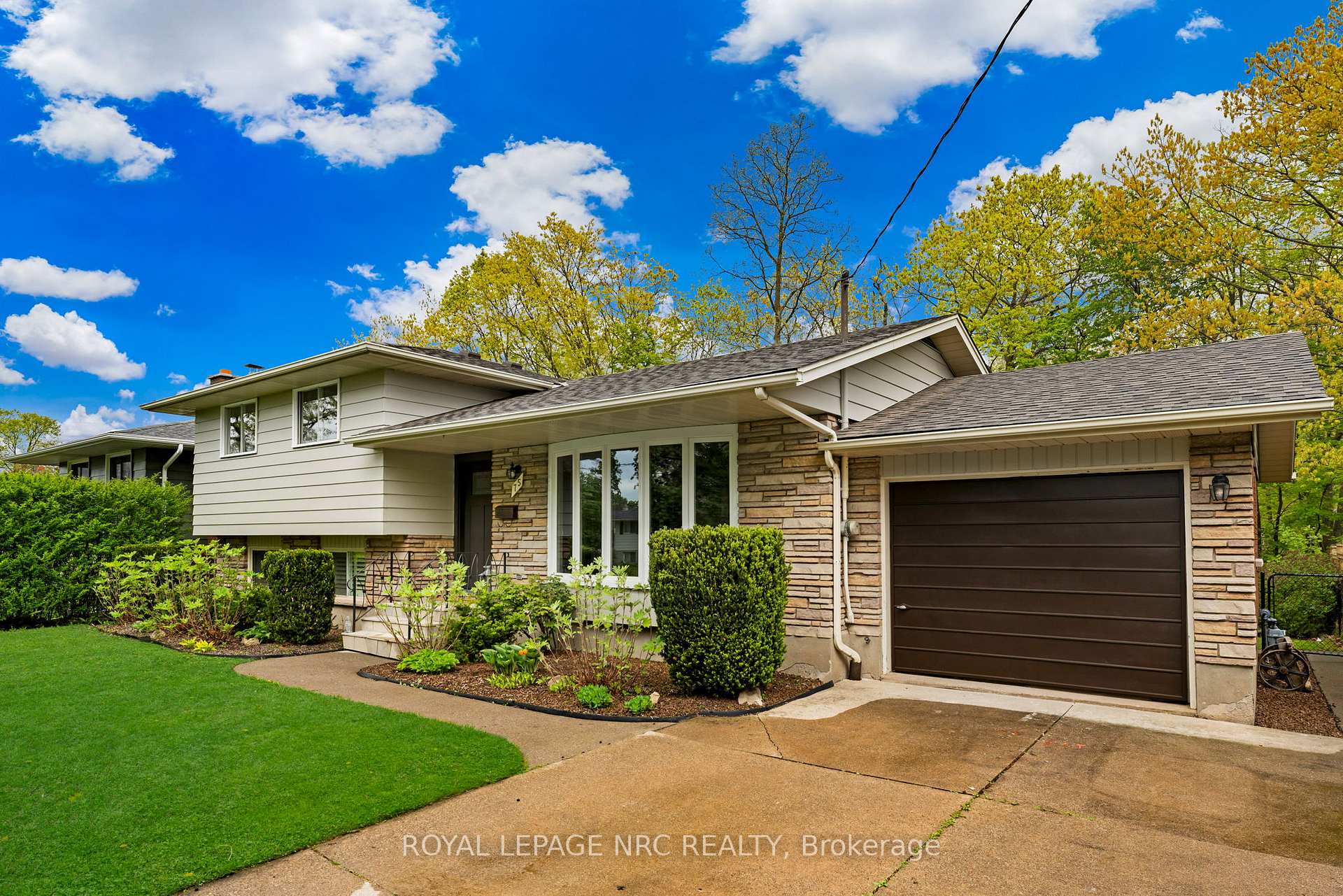 Photo 1 of 75 Alexandra Boulevard, St. Catharines, Secord Woods — HOMEH