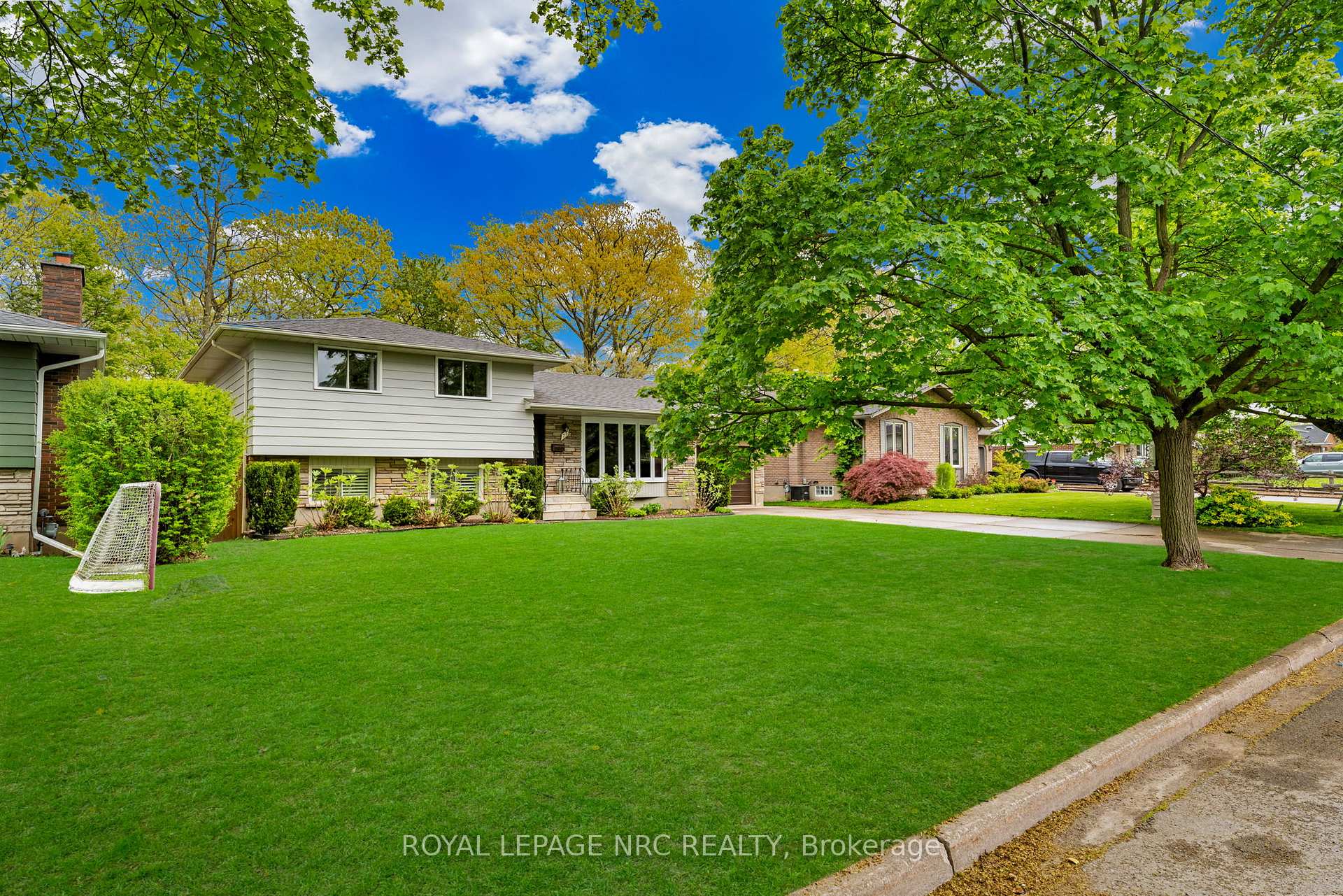 Photo 3 of 75 Alexandra Boulevard, St. Catharines, Secord Woods — HOMEH