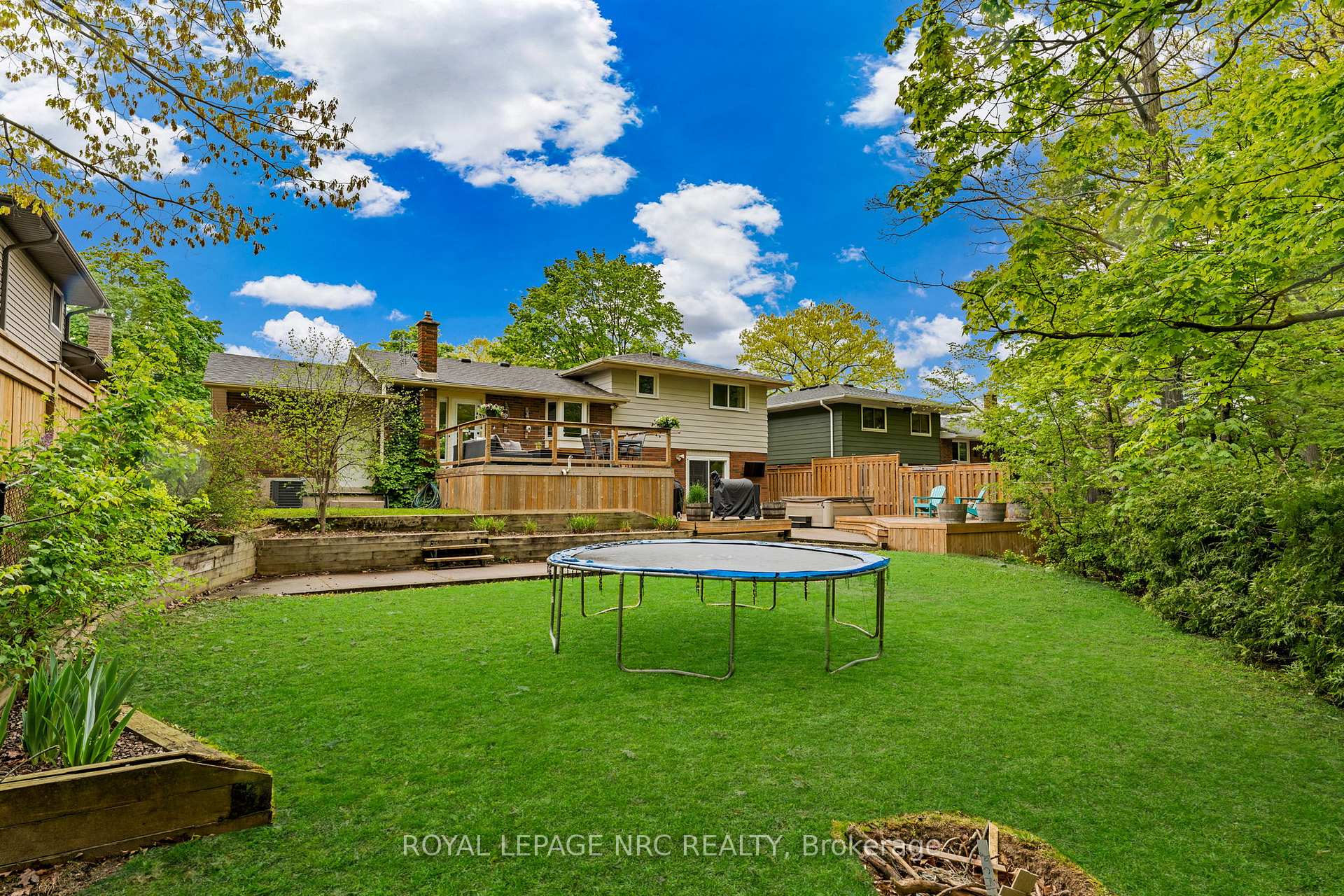 Photo 2 of 75 Alexandra Boulevard, St. Catharines, Secord Woods — HOMEH