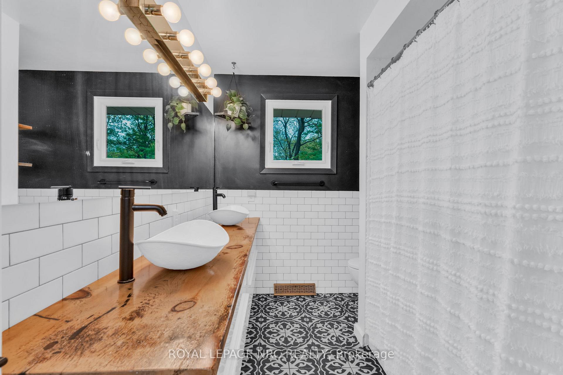 Photo 45 of 75 Alexandra Boulevard, St. Catharines, Secord Woods — HOMEH