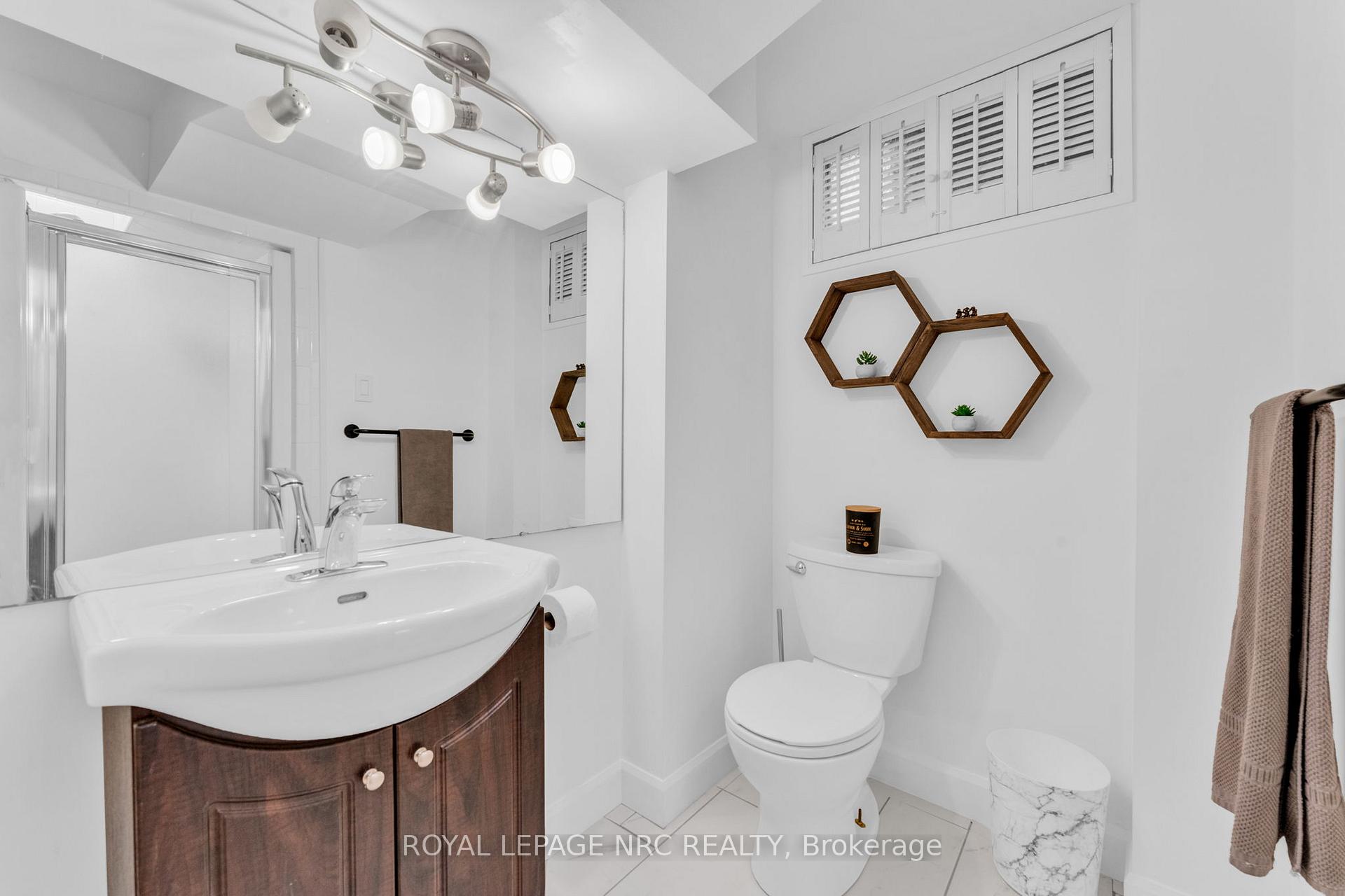 Photo 21 of 75 Alexandra Boulevard, St. Catharines, Secord Woods — HOMEH