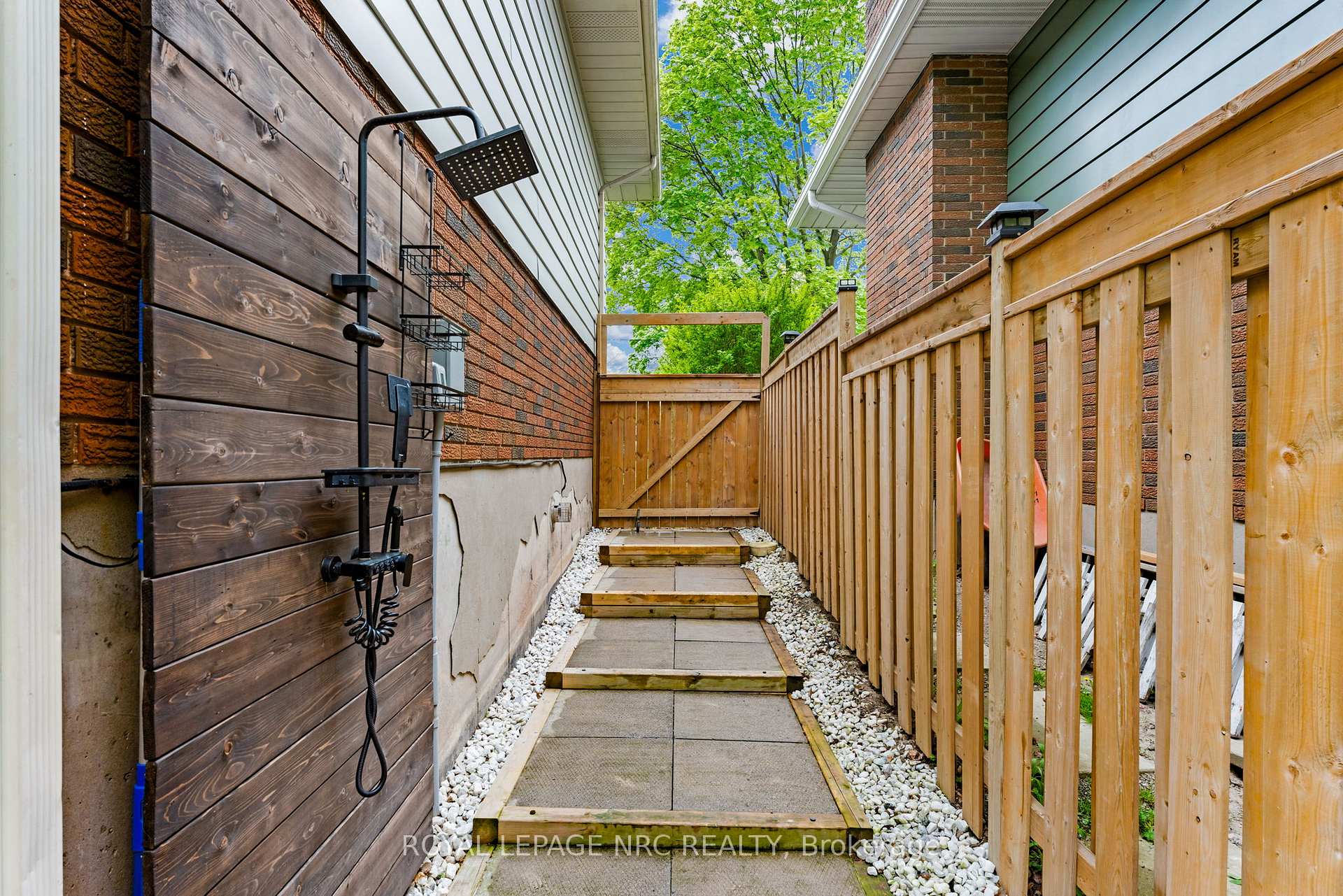 Photo 39 of 75 Alexandra Boulevard, St. Catharines, Secord Woods — HOMEH