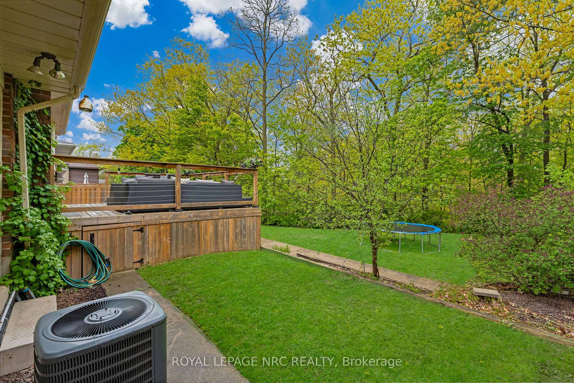 Photo 35 of 75 Alexandra Boulevard, St. Catharines, Secord Woods — HOMEH
