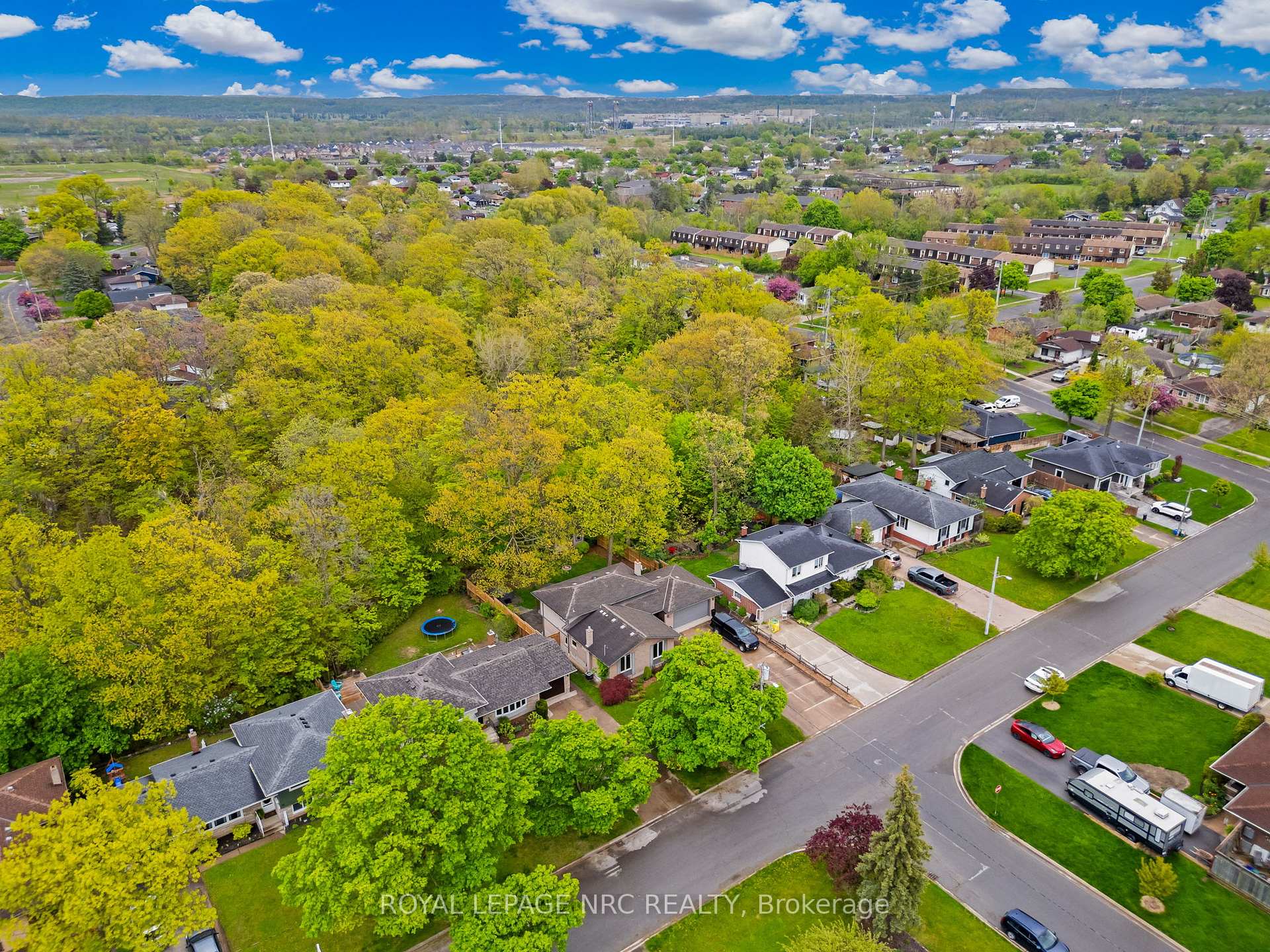 Photo 37 of 75 Alexandra Boulevard, St. Catharines, Secord Woods — HOMEH